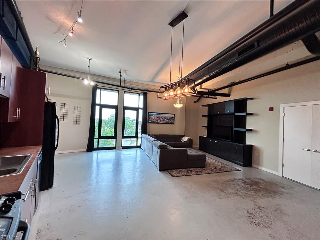 415 Saint Pauls BLVD 403