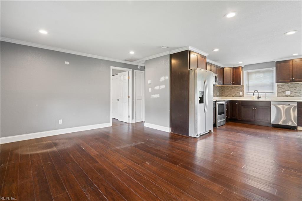 301 Viking ST