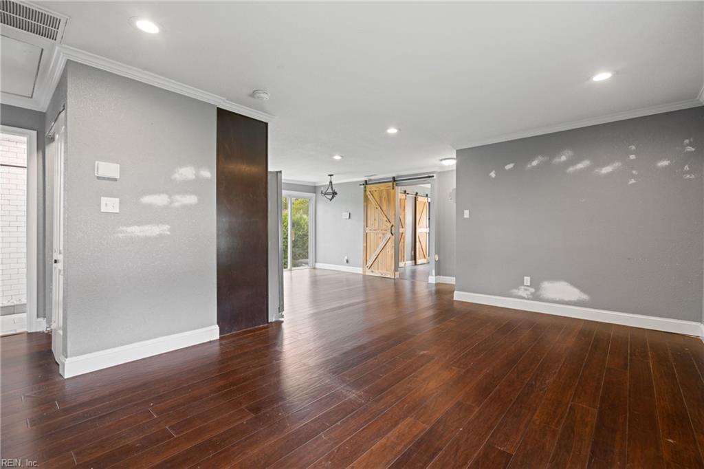 301 Viking ST