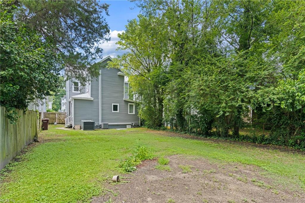 1421 Chesapeake AVE