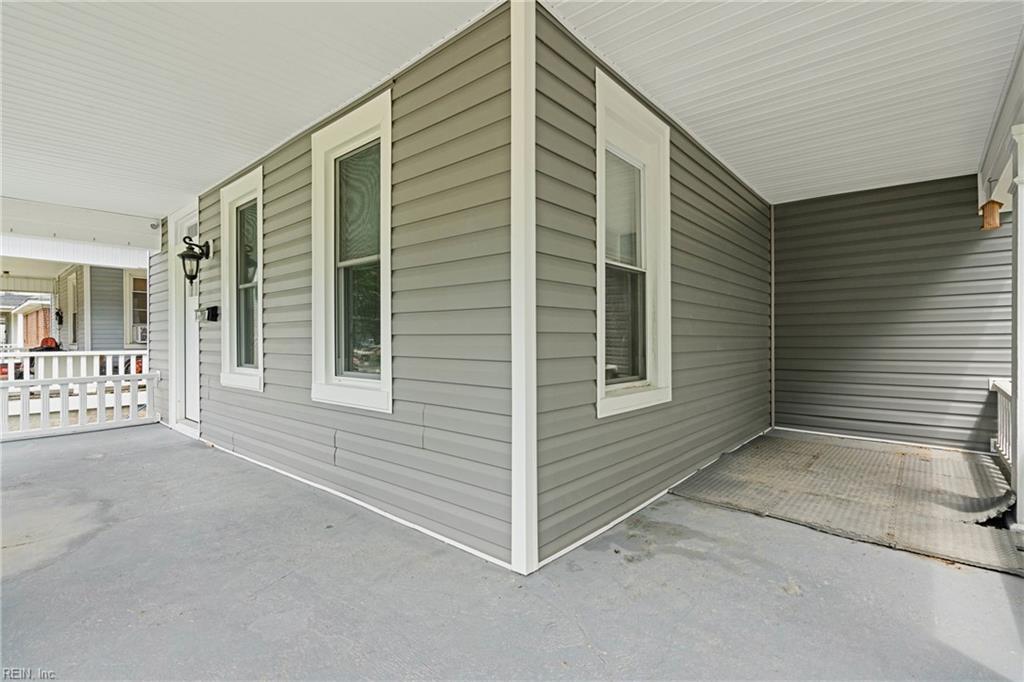 1421 Chesapeake AVE