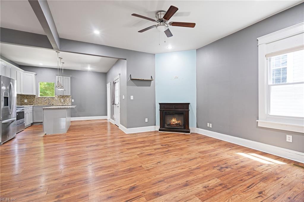 1421 Chesapeake AVE