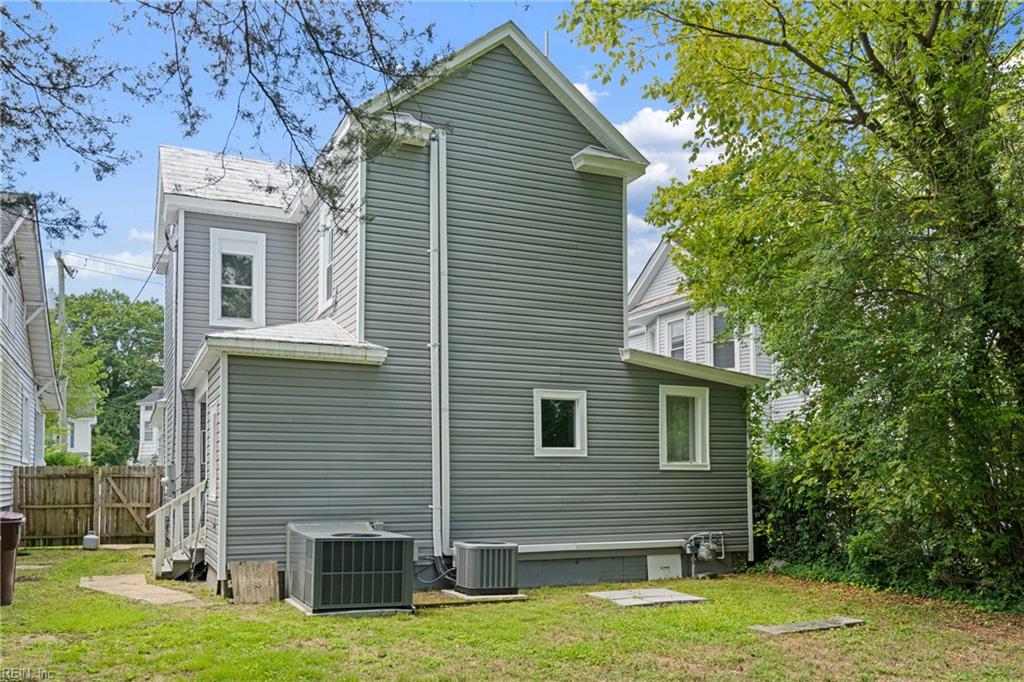 1421 Chesapeake AVE