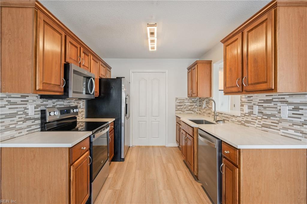 1902 Sawgrass LN