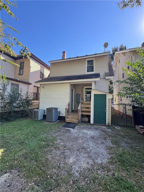 1622 McDaniel ST