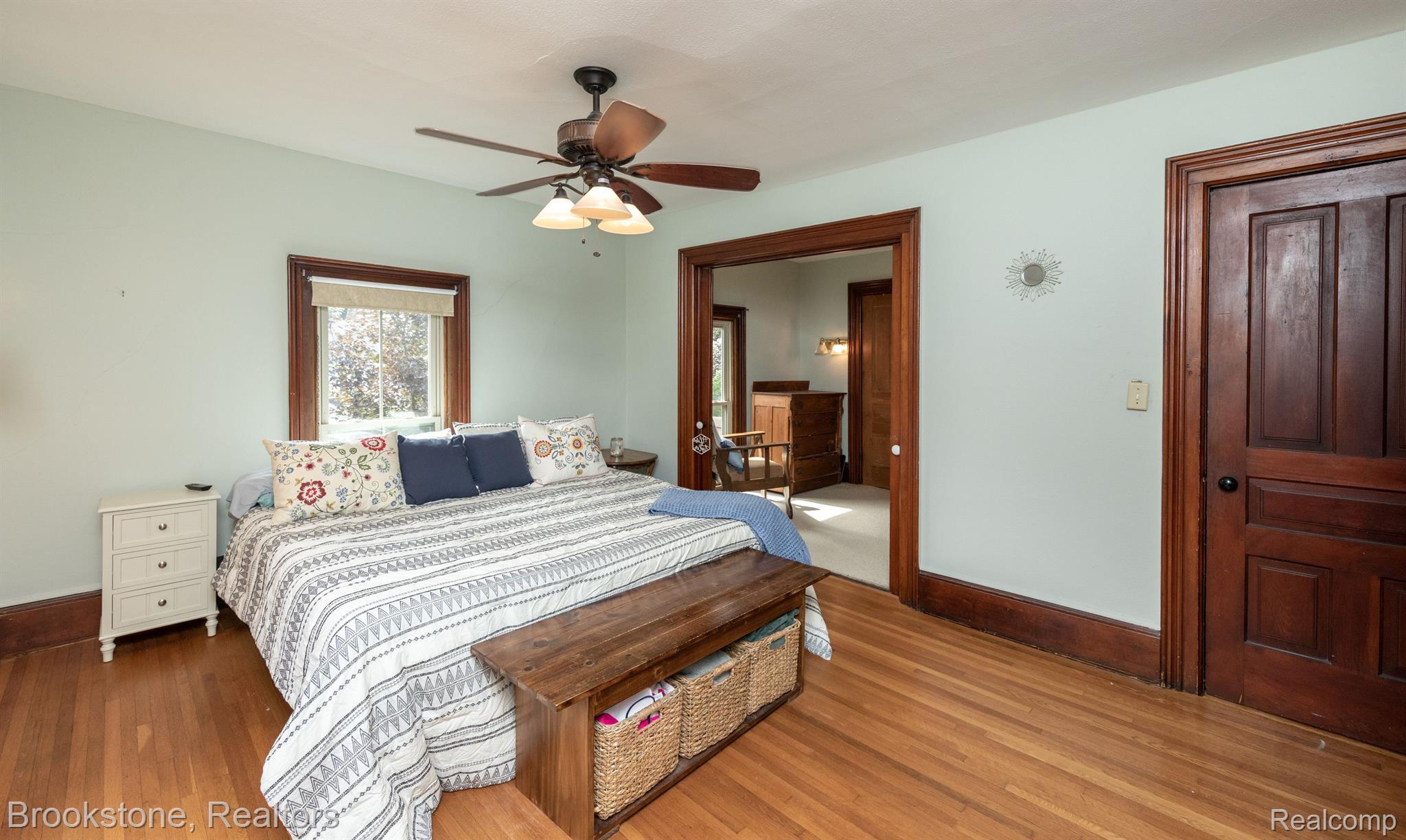 304 W WASHINGTON Street