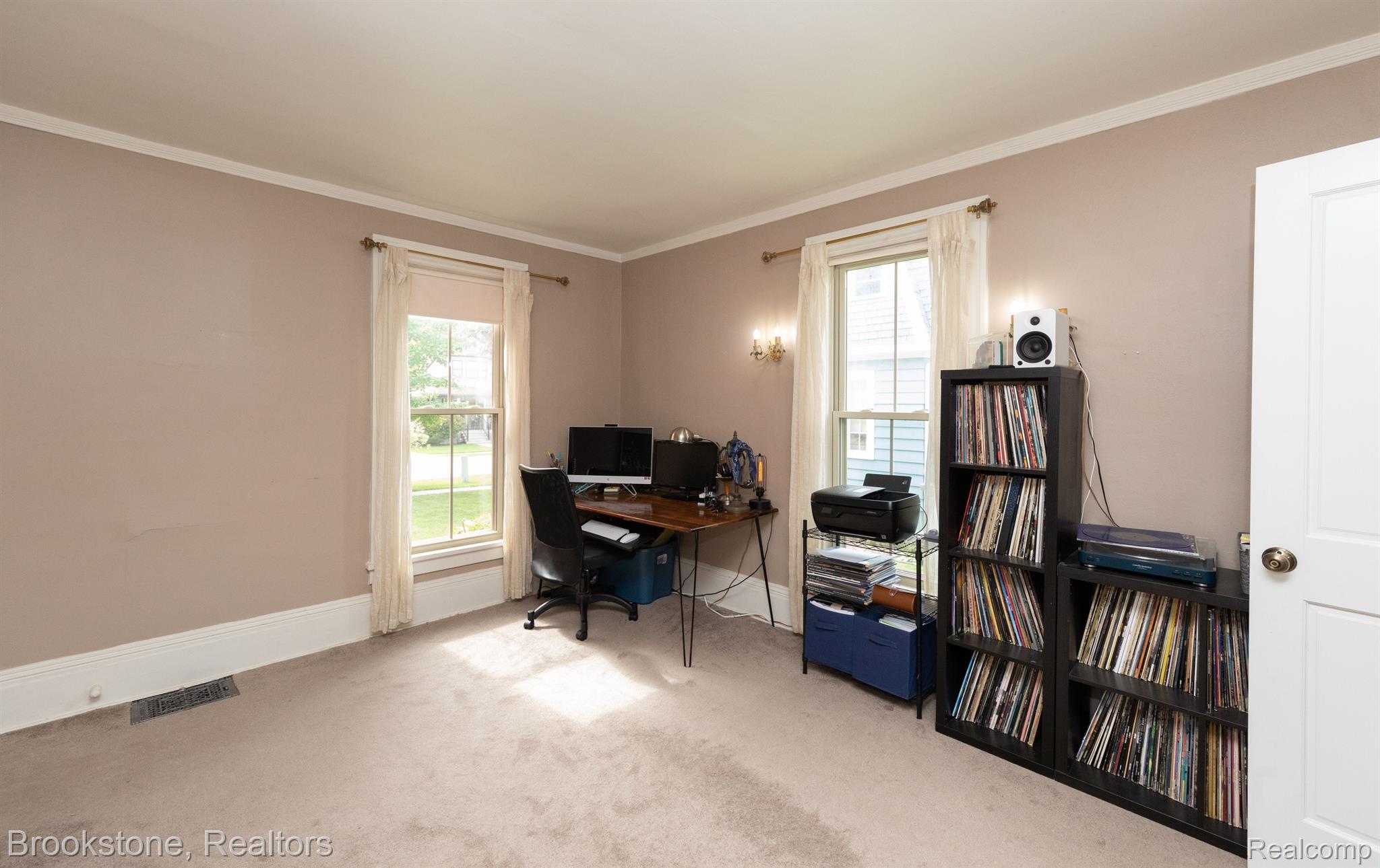 304 W WASHINGTON Street