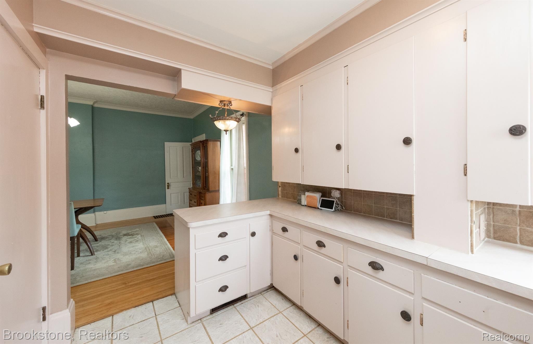 304 W WASHINGTON Street