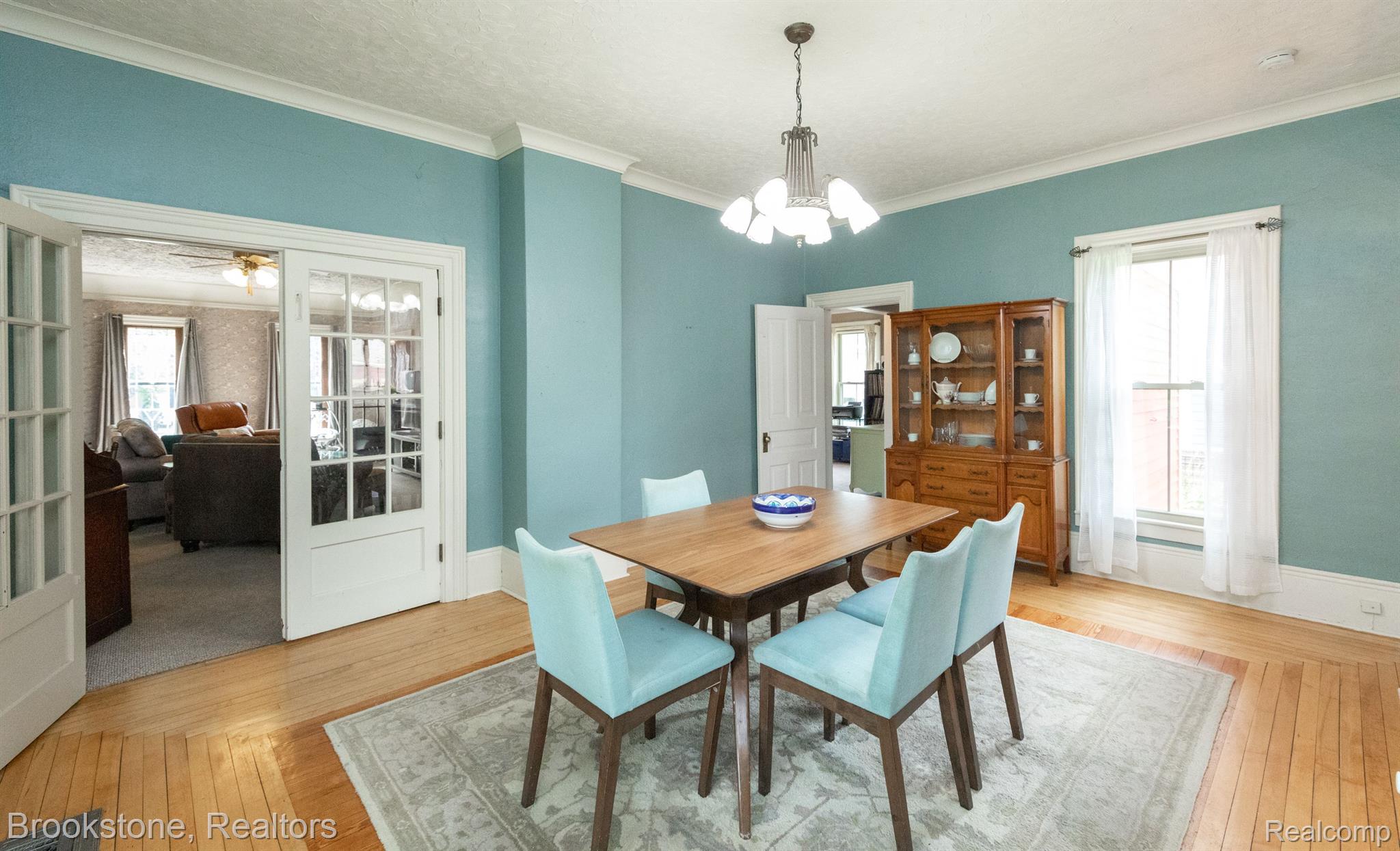 304 W WASHINGTON Street