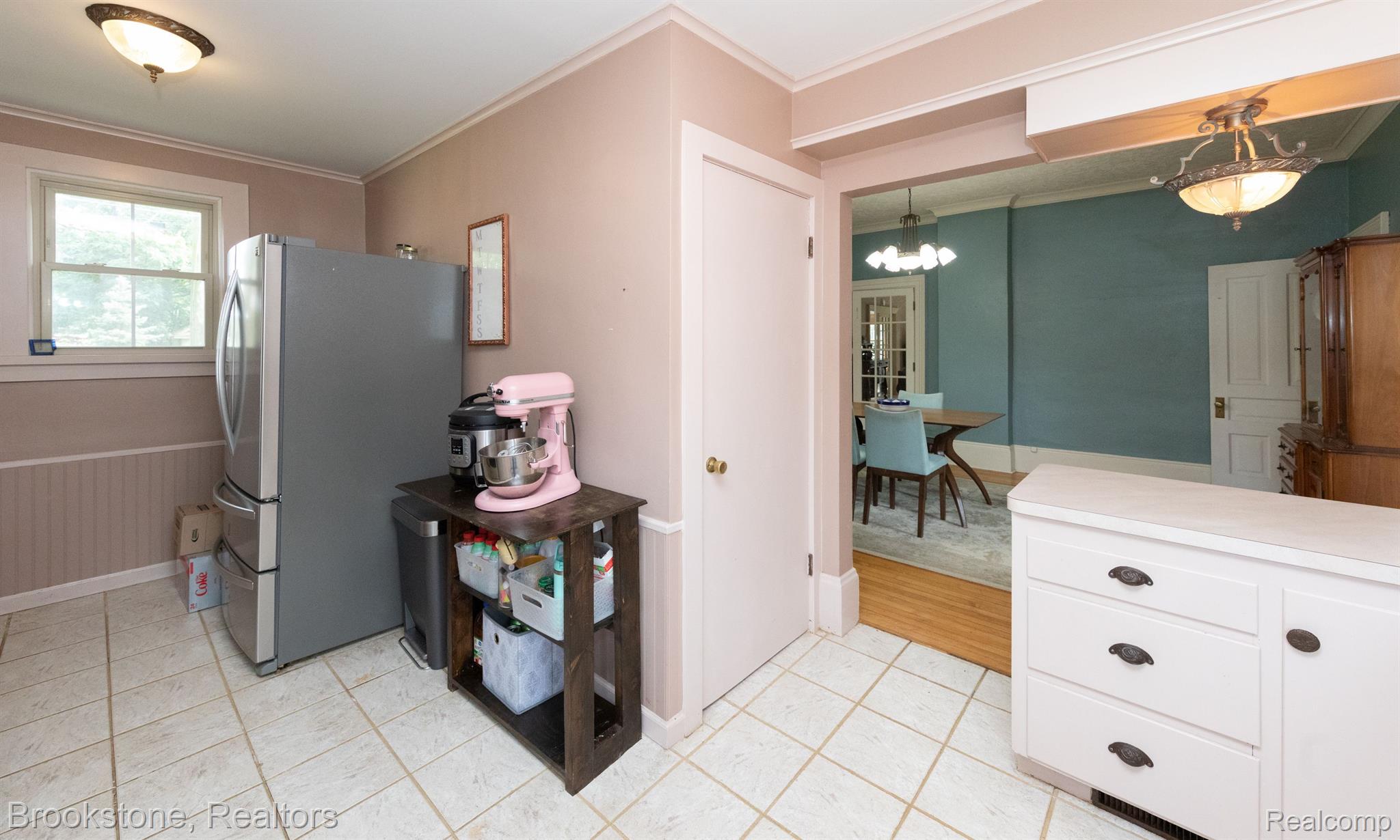 304 W WASHINGTON Street