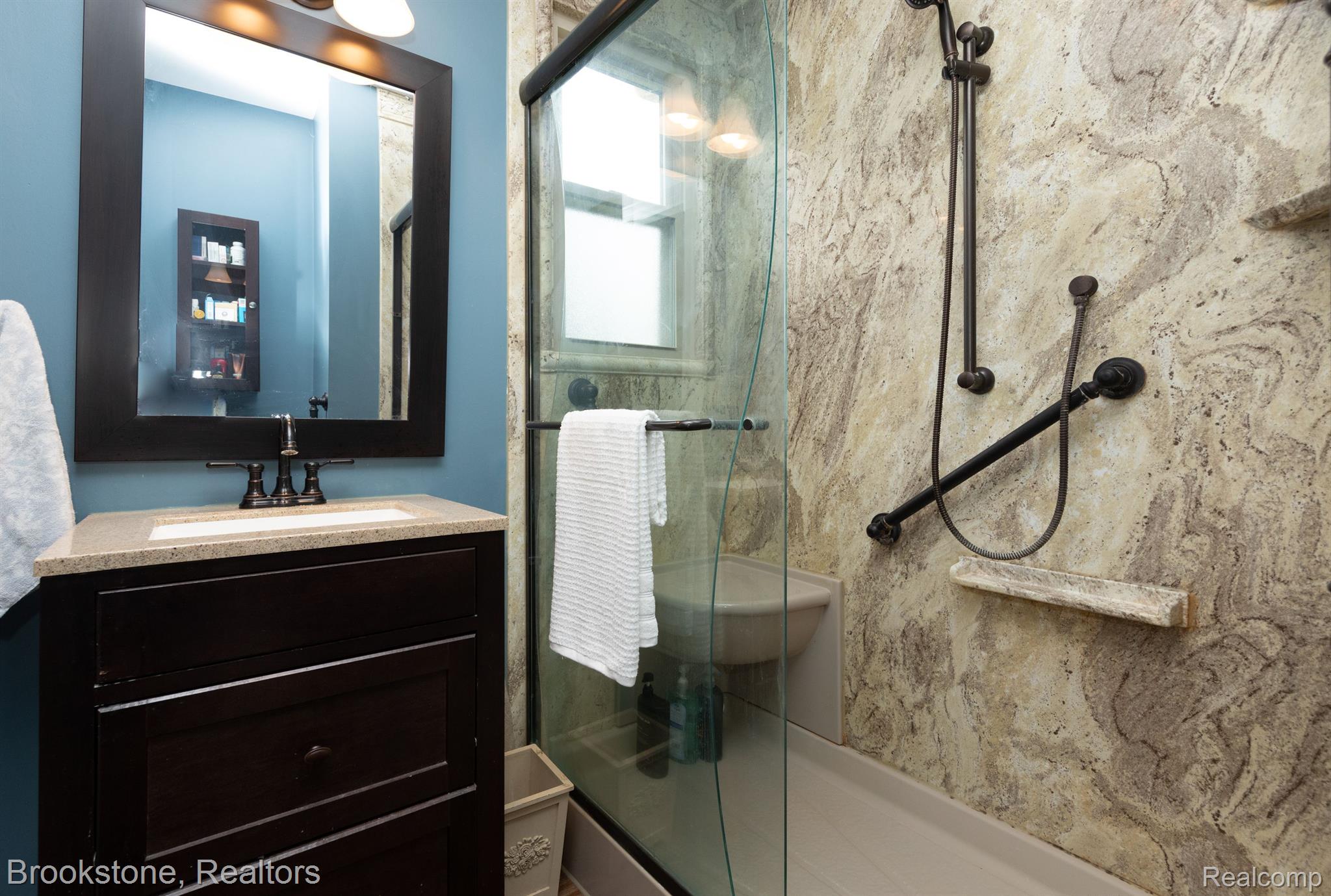 304 W WASHINGTON Street