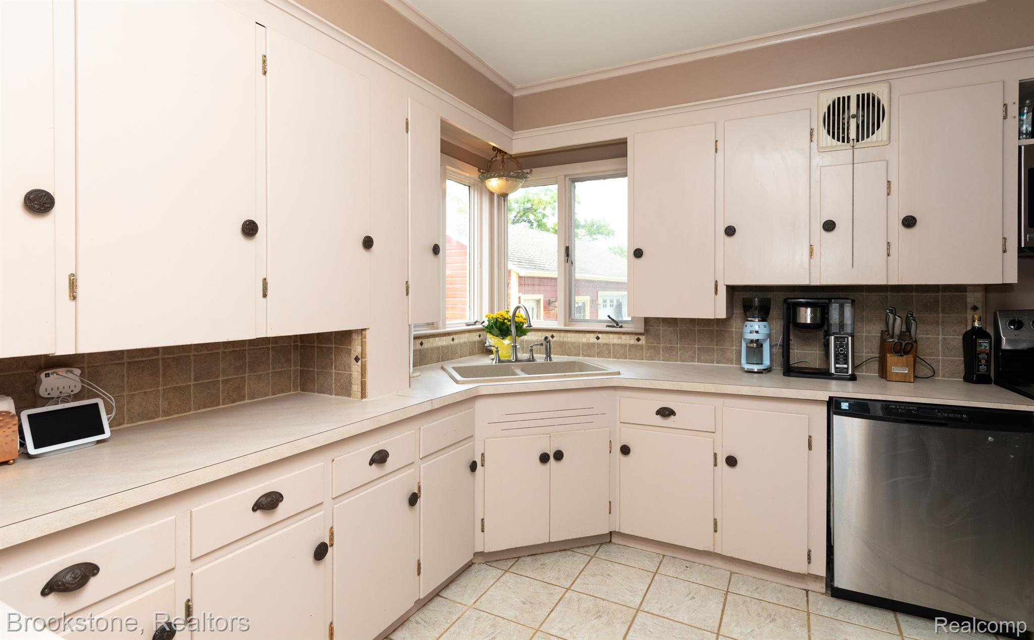 304 W WASHINGTON Street