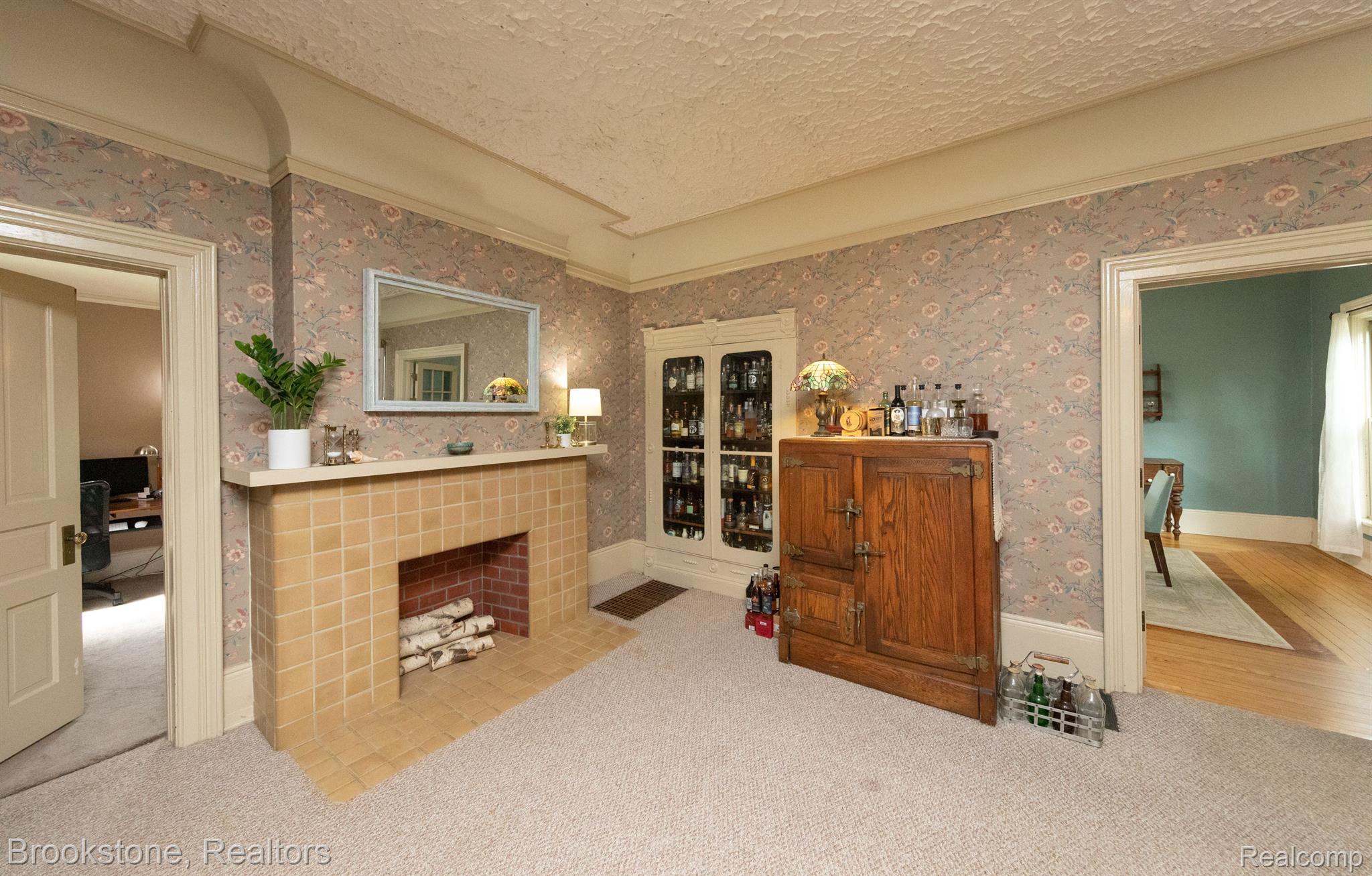 304 W WASHINGTON Street