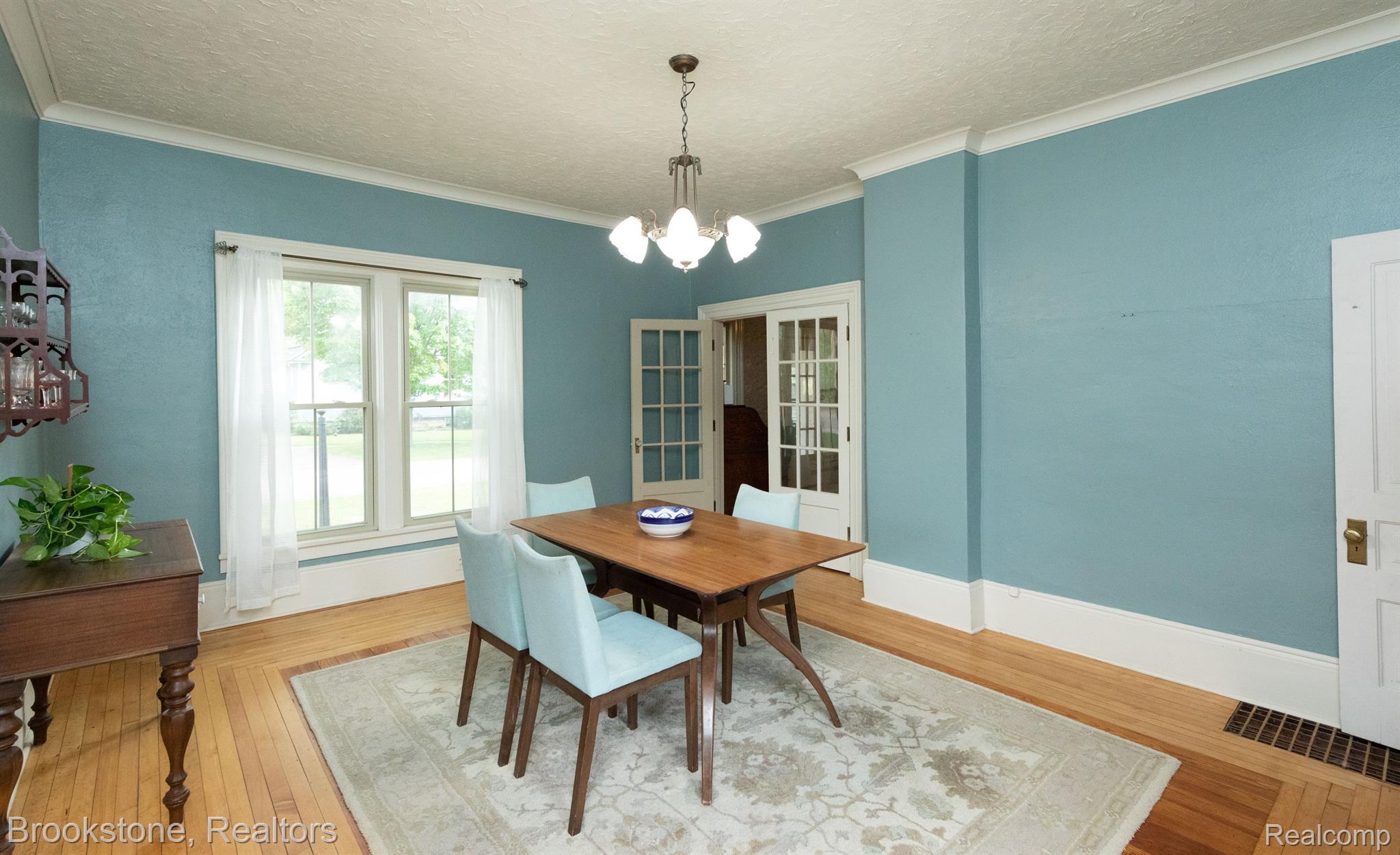 304 W WASHINGTON Street