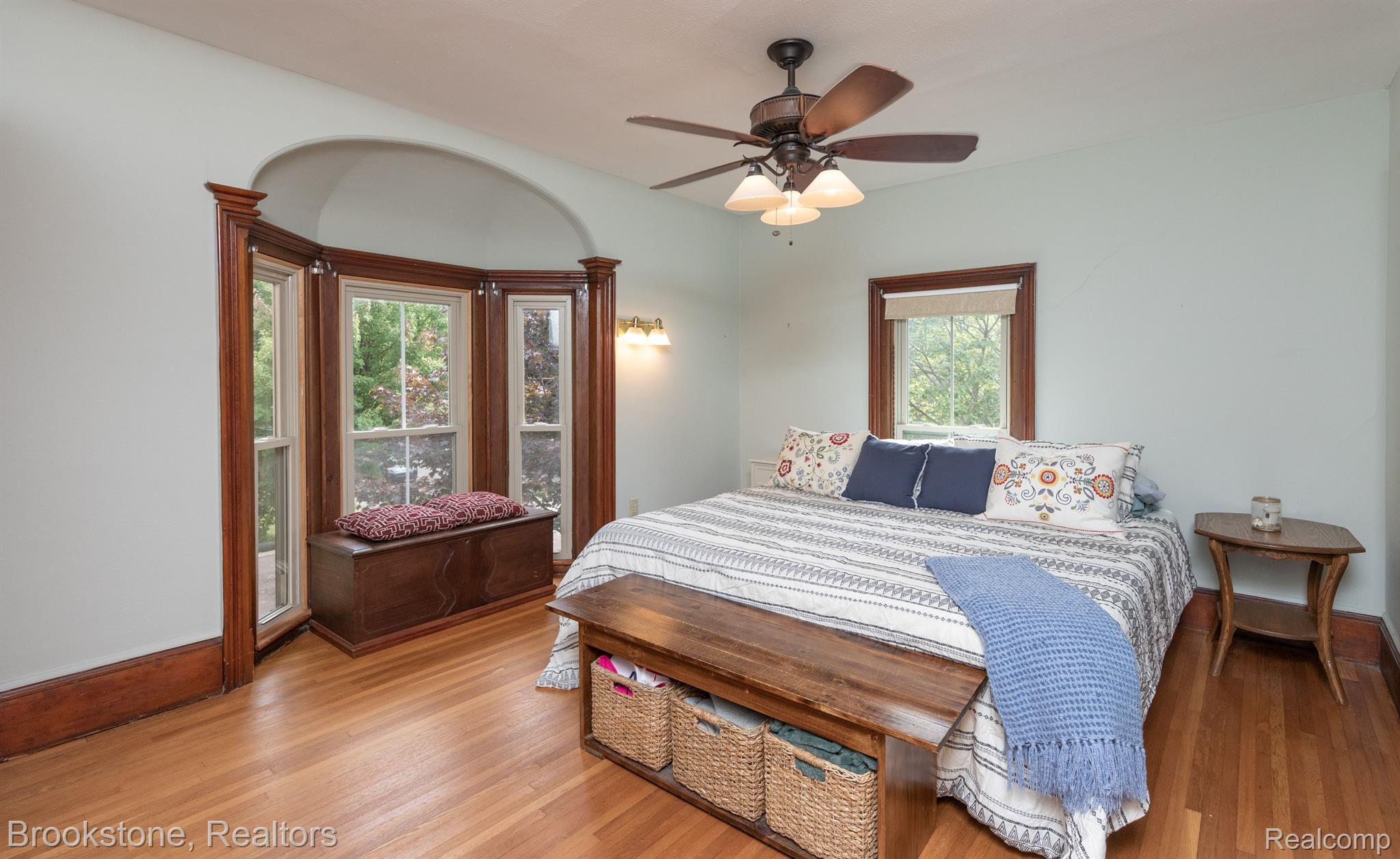 304 W WASHINGTON Street