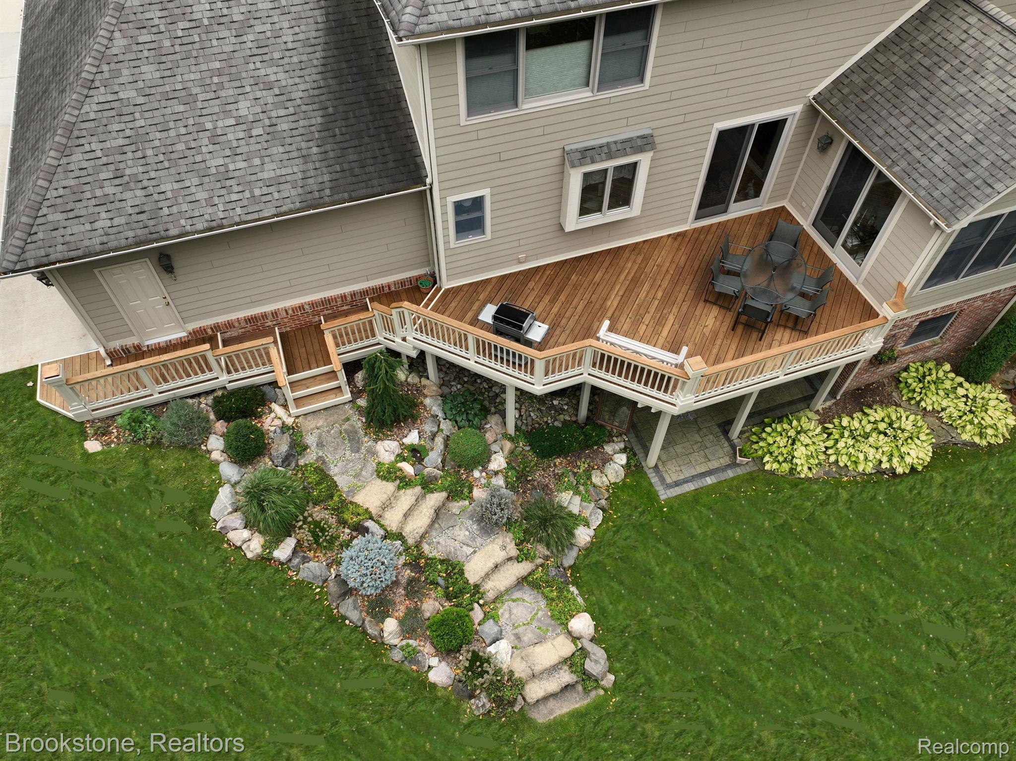 8261 PINE LAKE Drive