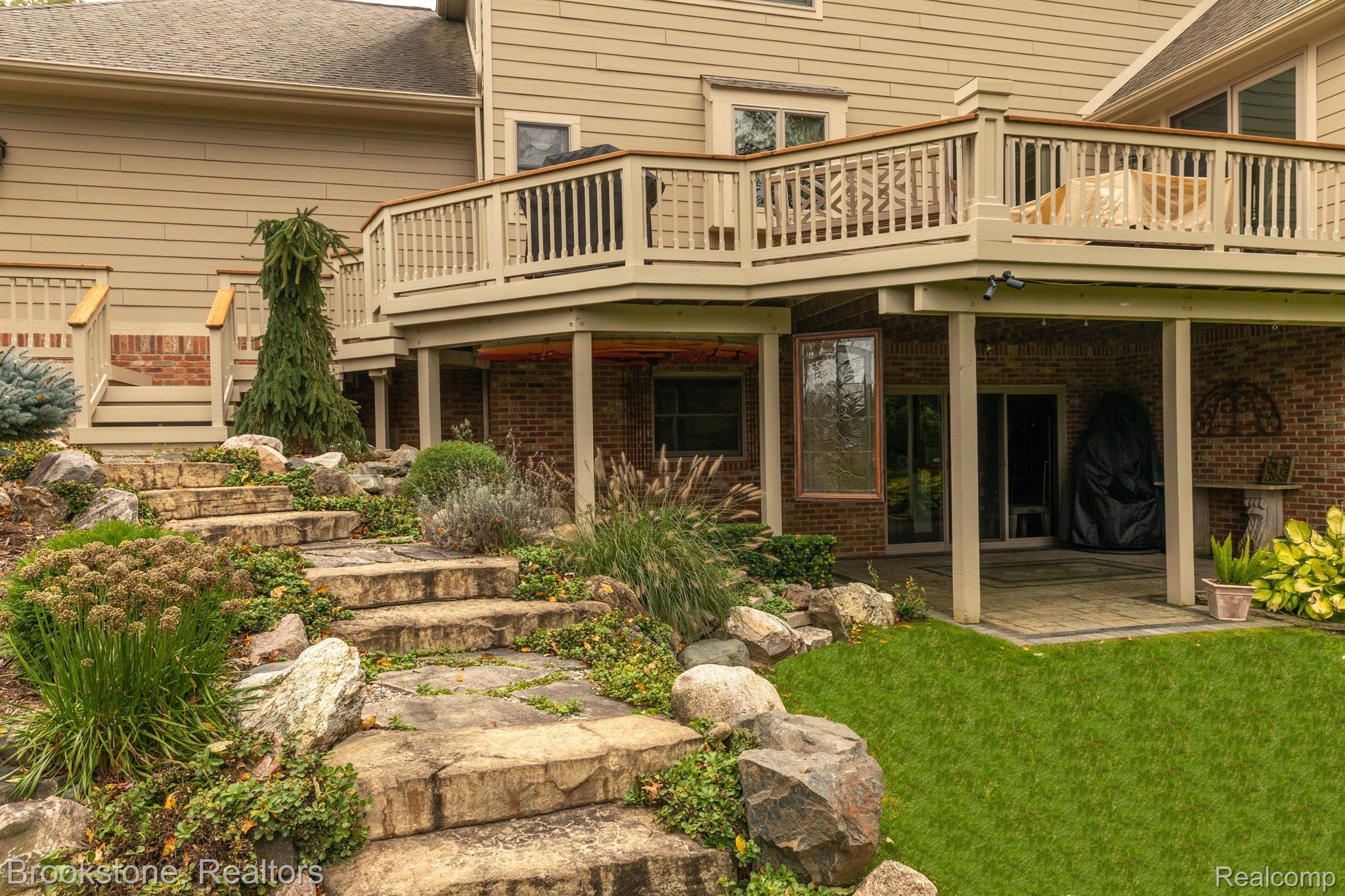 8261 PINE LAKE Drive