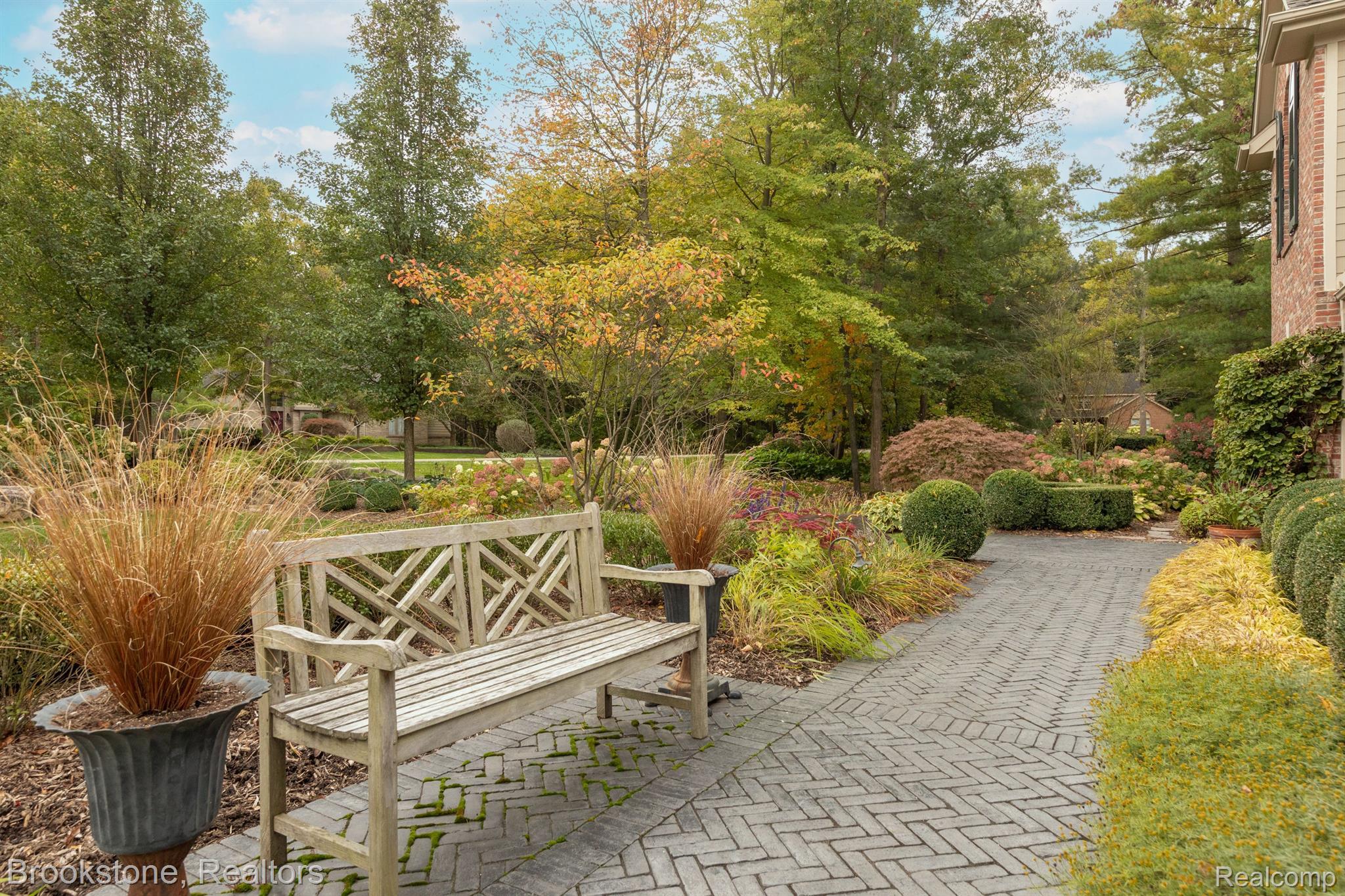 8261 PINE LAKE Drive