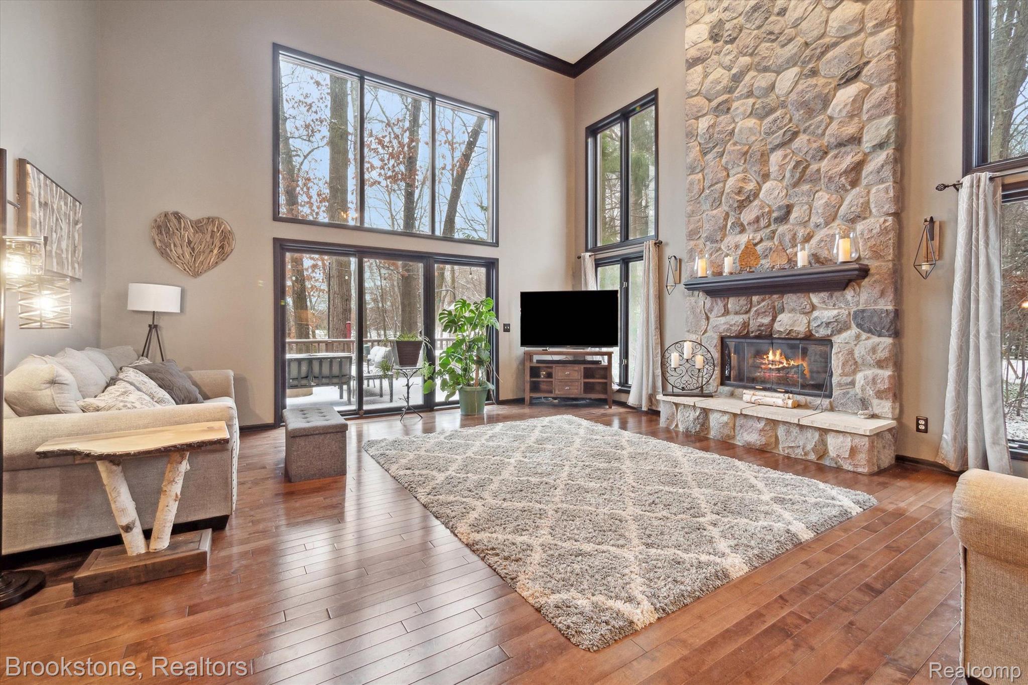 8270 LOST PINES Drive