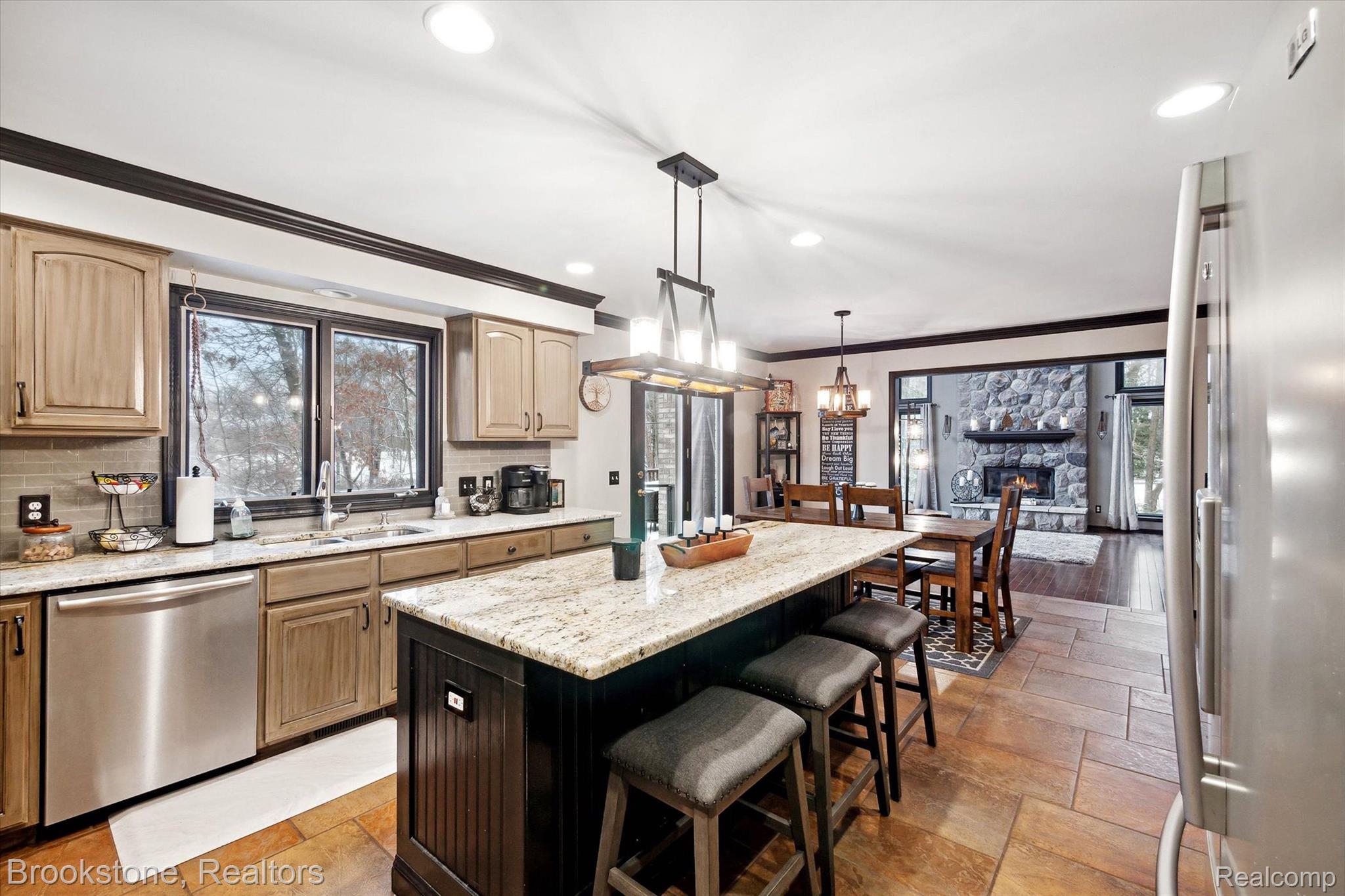 8270 LOST PINES Drive