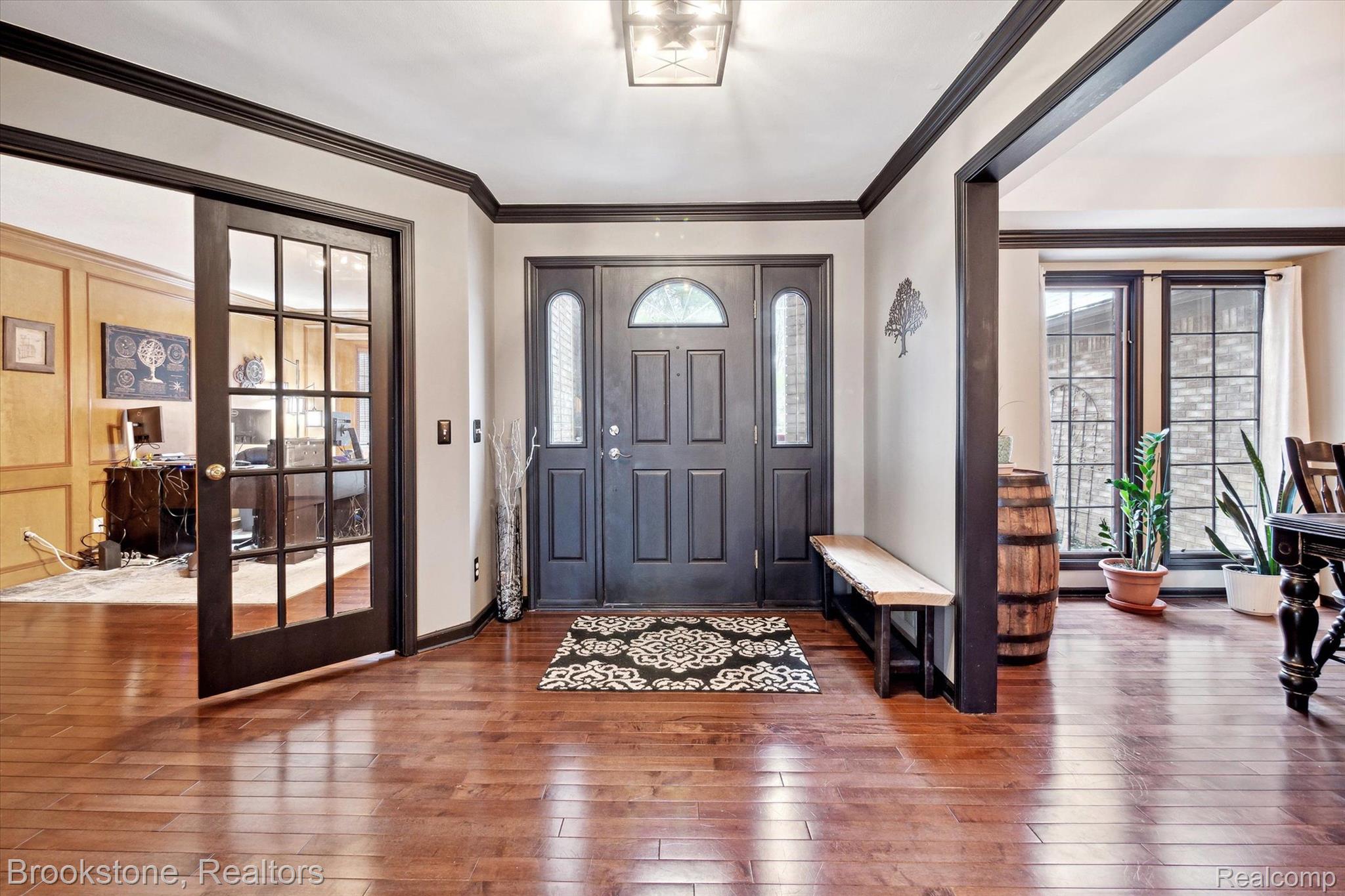 8270 LOST PINES Drive