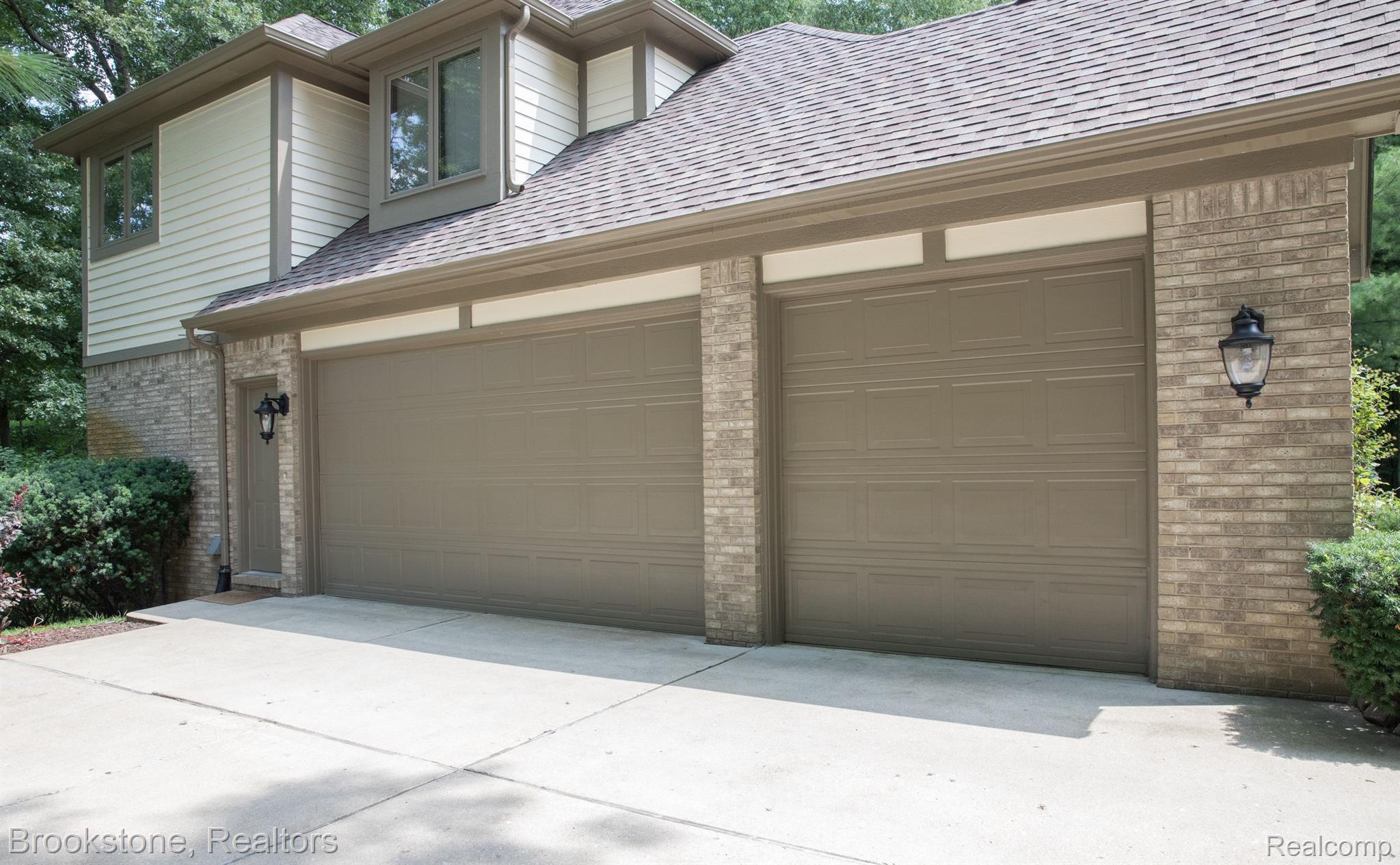 8270 LOST PINES Drive