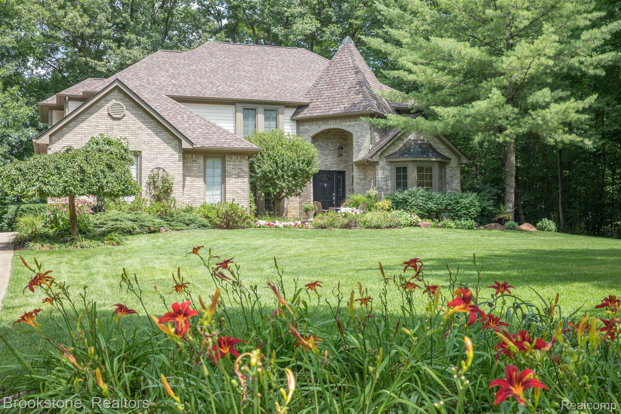 8270 LOST PINES Drive