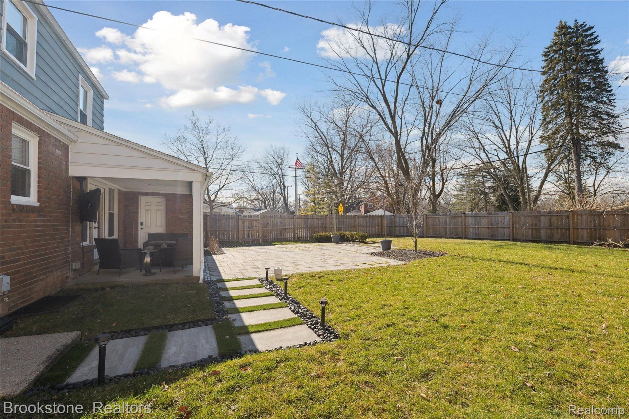 4303 N VERONA Circle