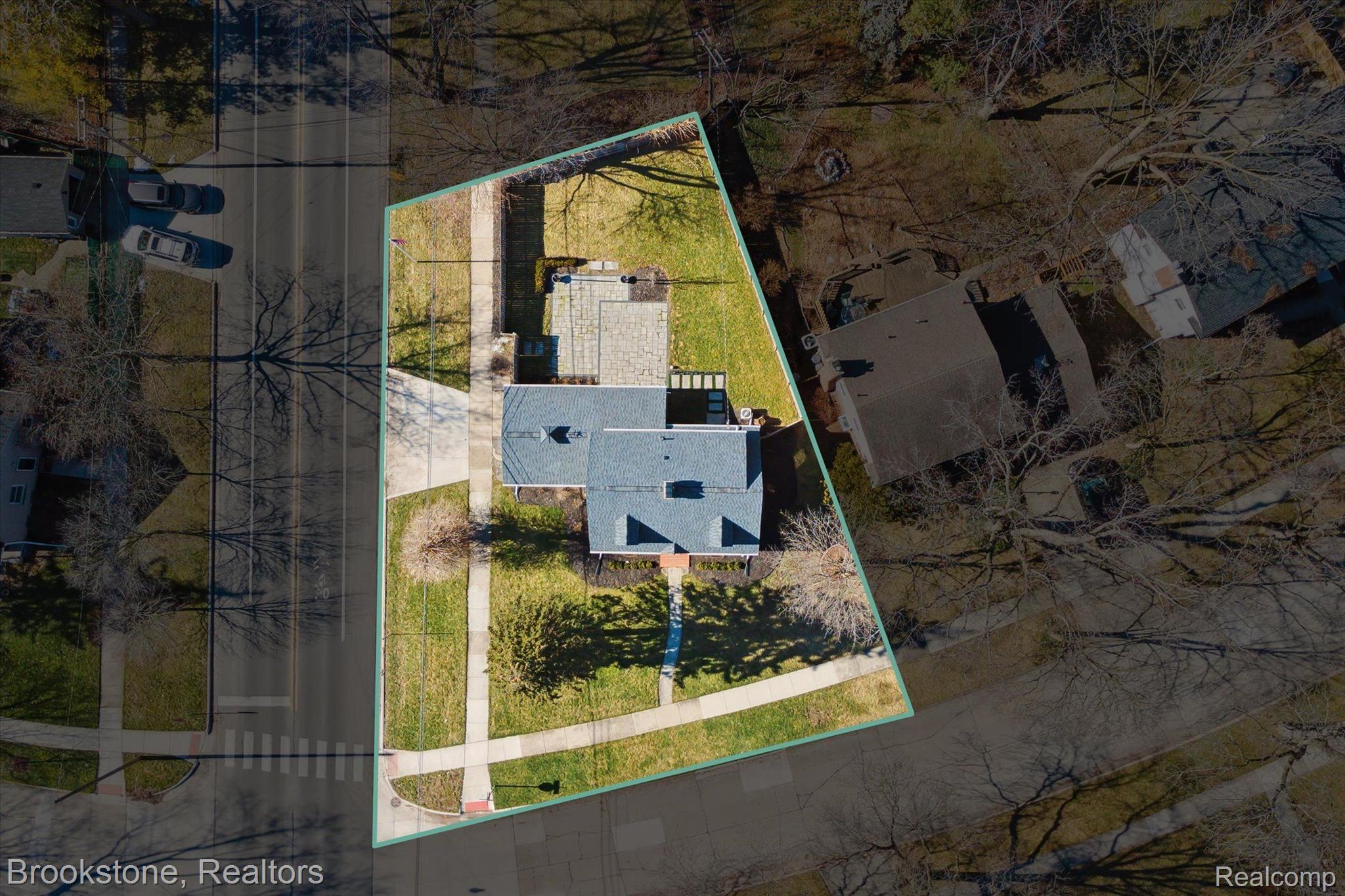 4303 N VERONA Circle