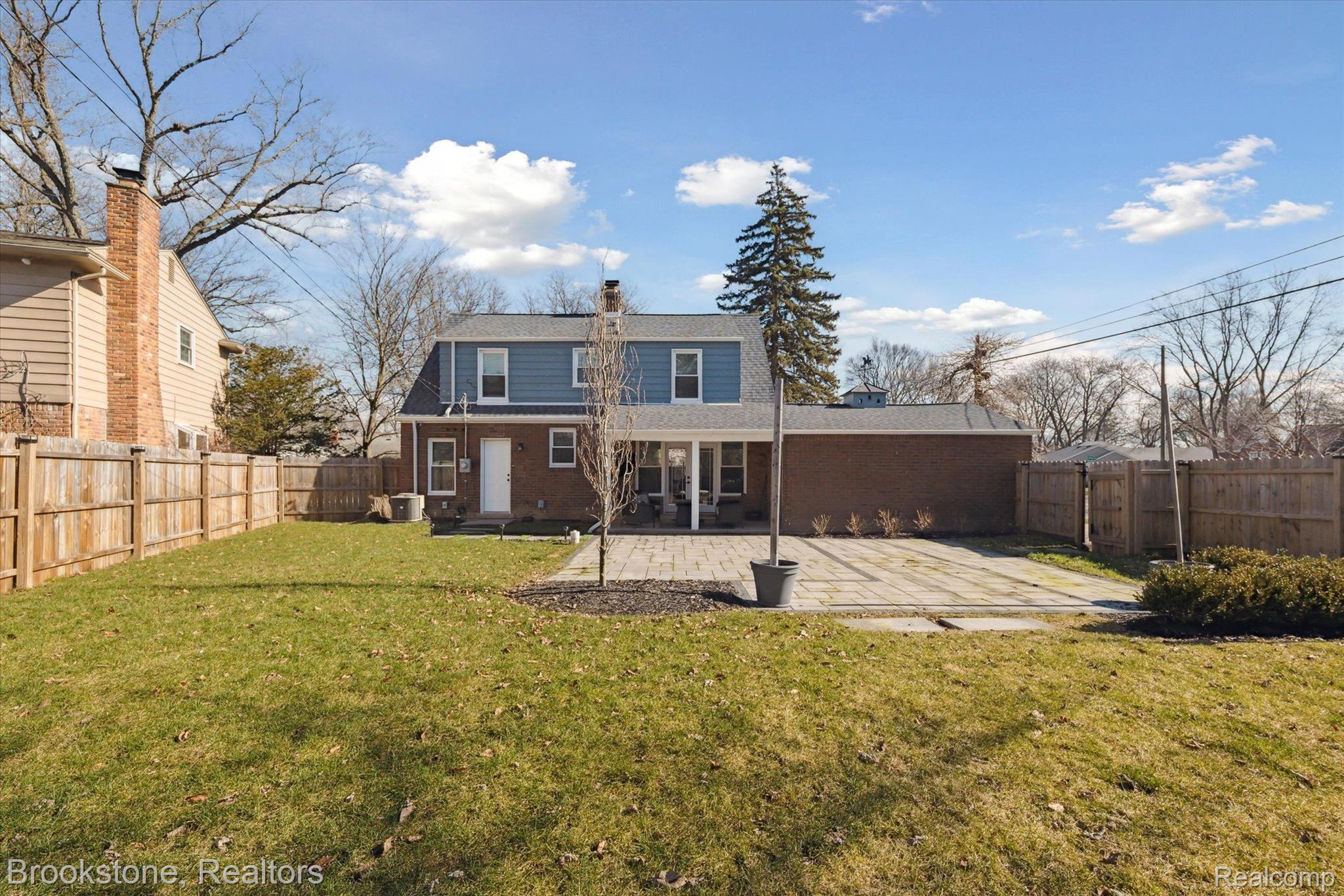 4303 N VERONA Circle