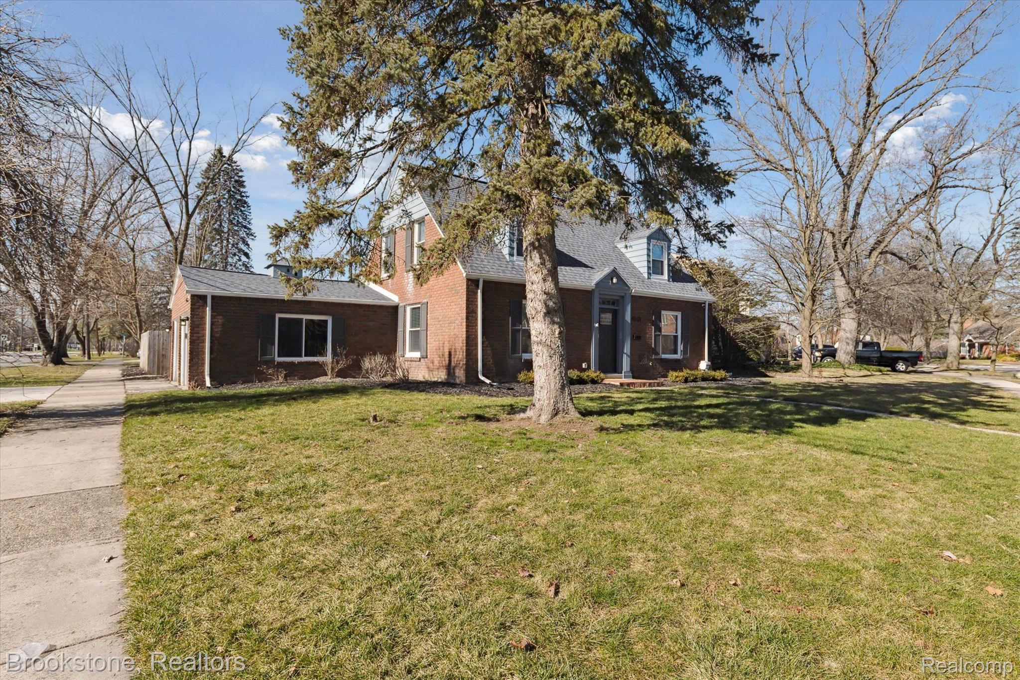 4303 N VERONA Circle