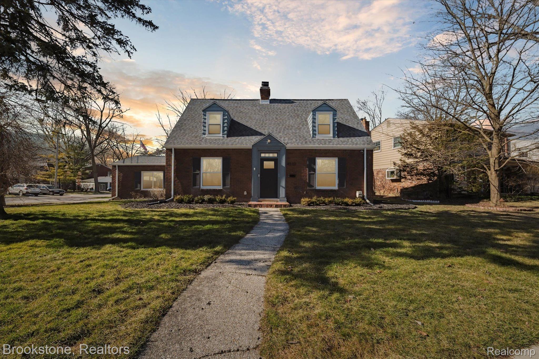 4303 N VERONA Circle