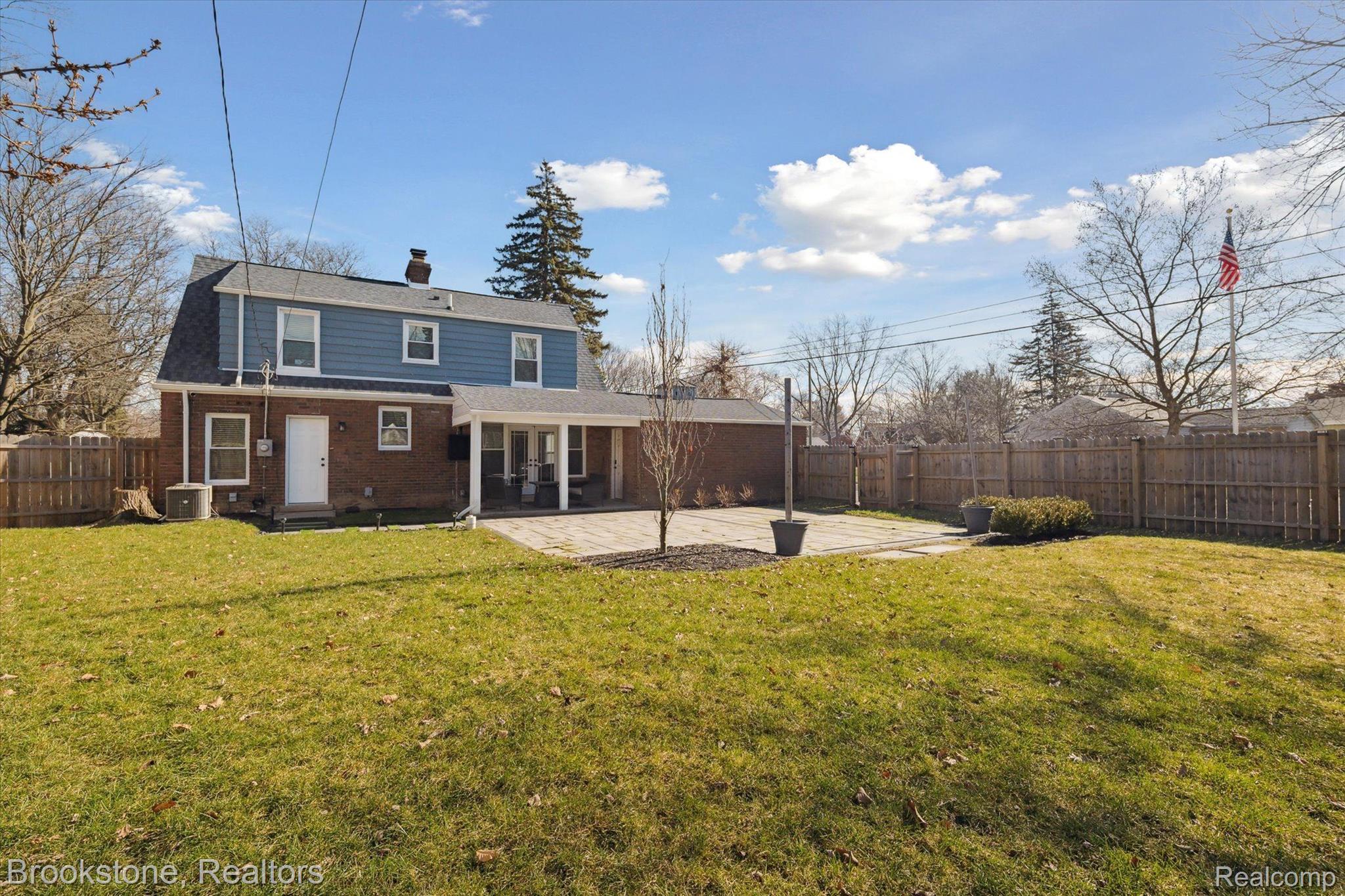 4303 N VERONA Circle