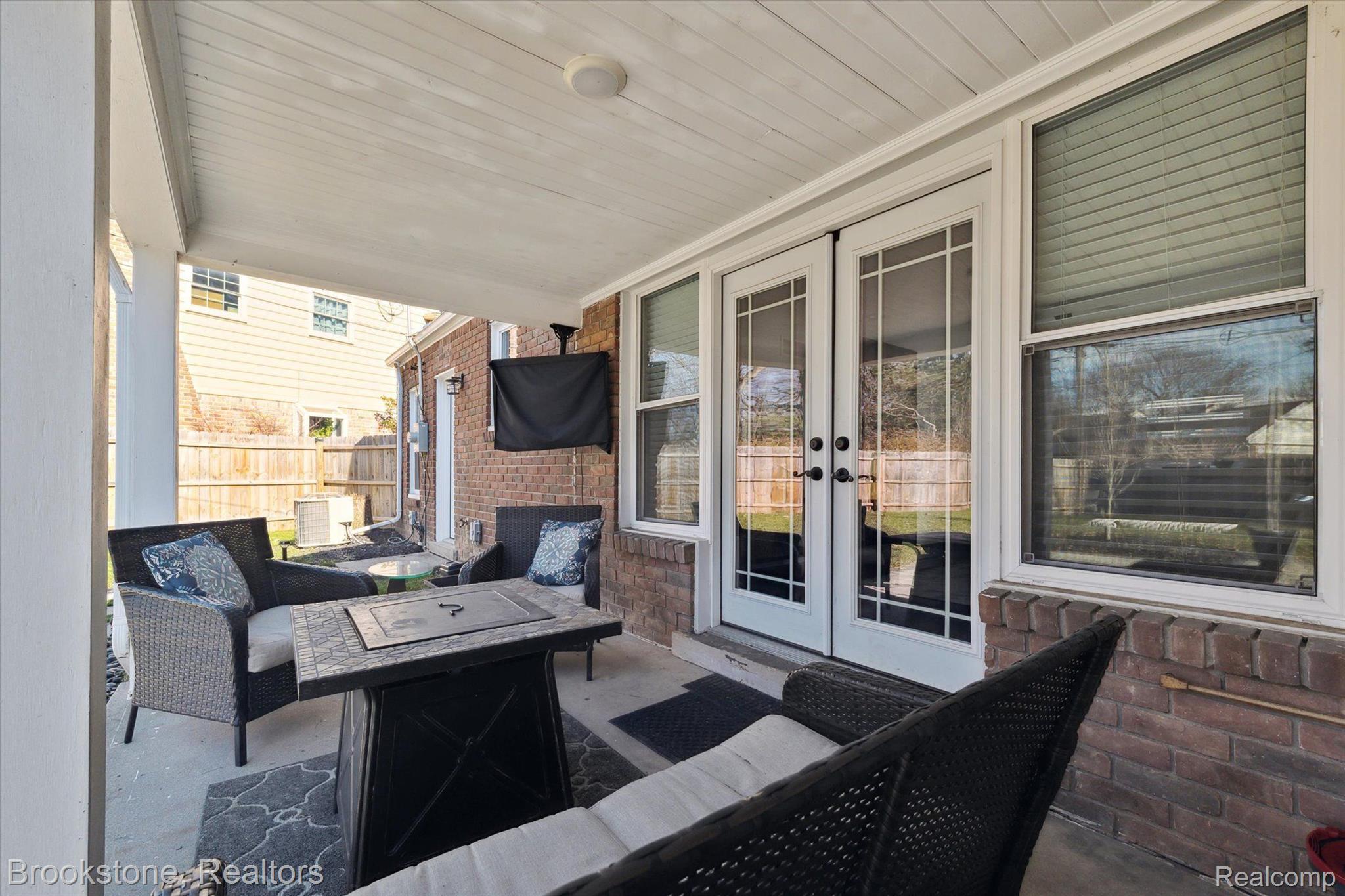 4303 N VERONA Circle