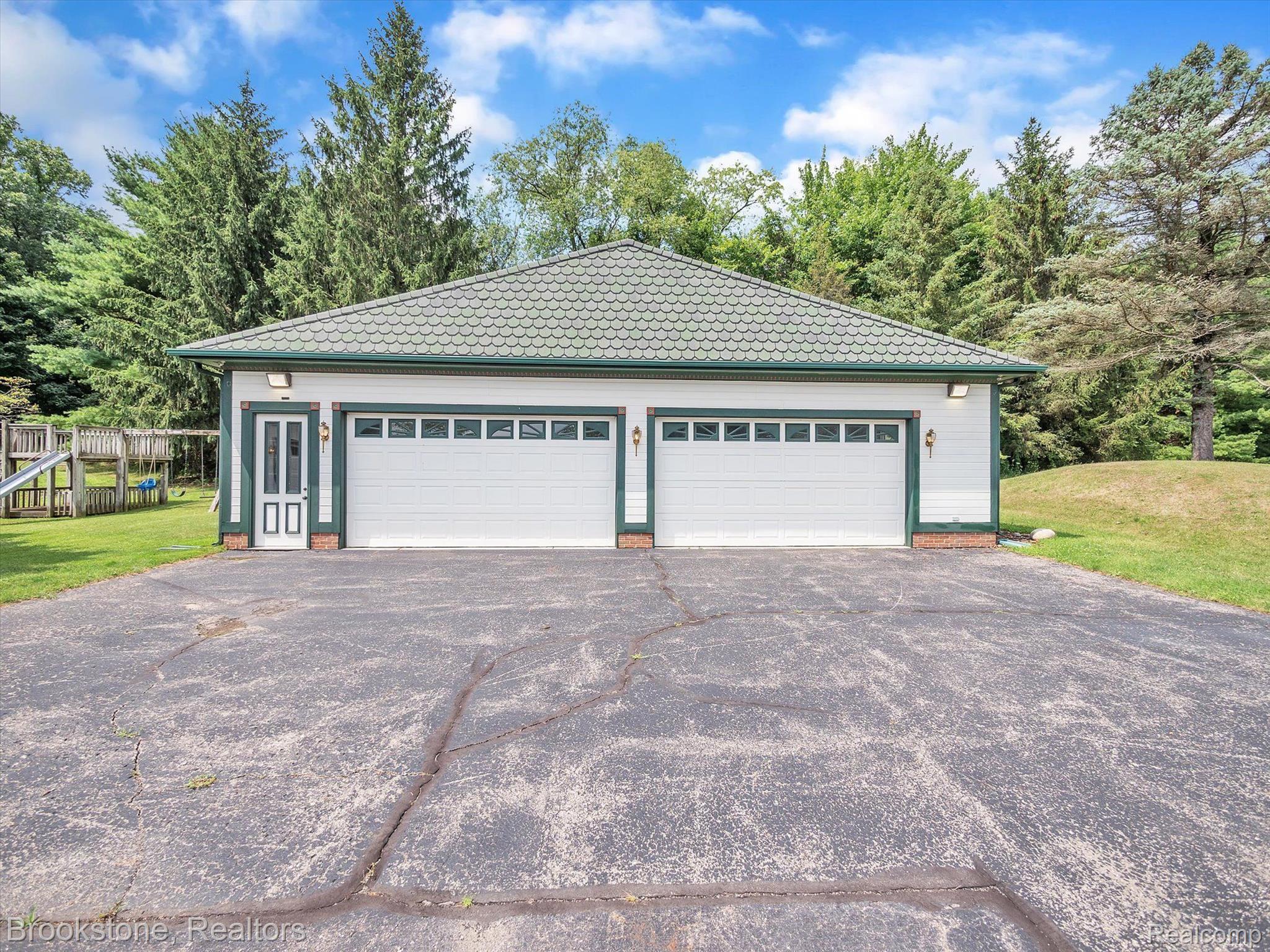 2948 MORROW Lane