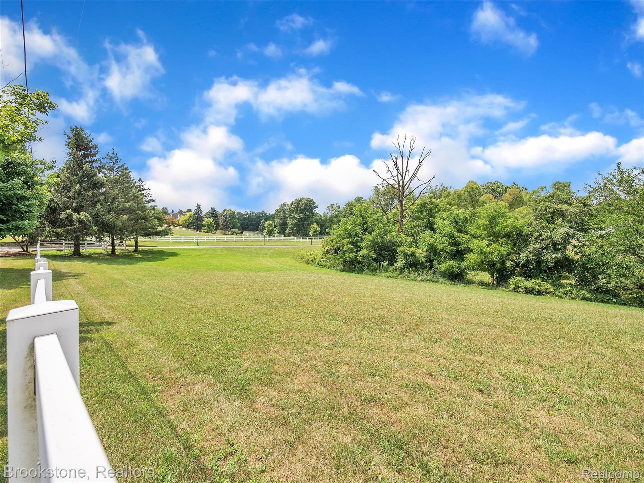 2948 MORROW Lane