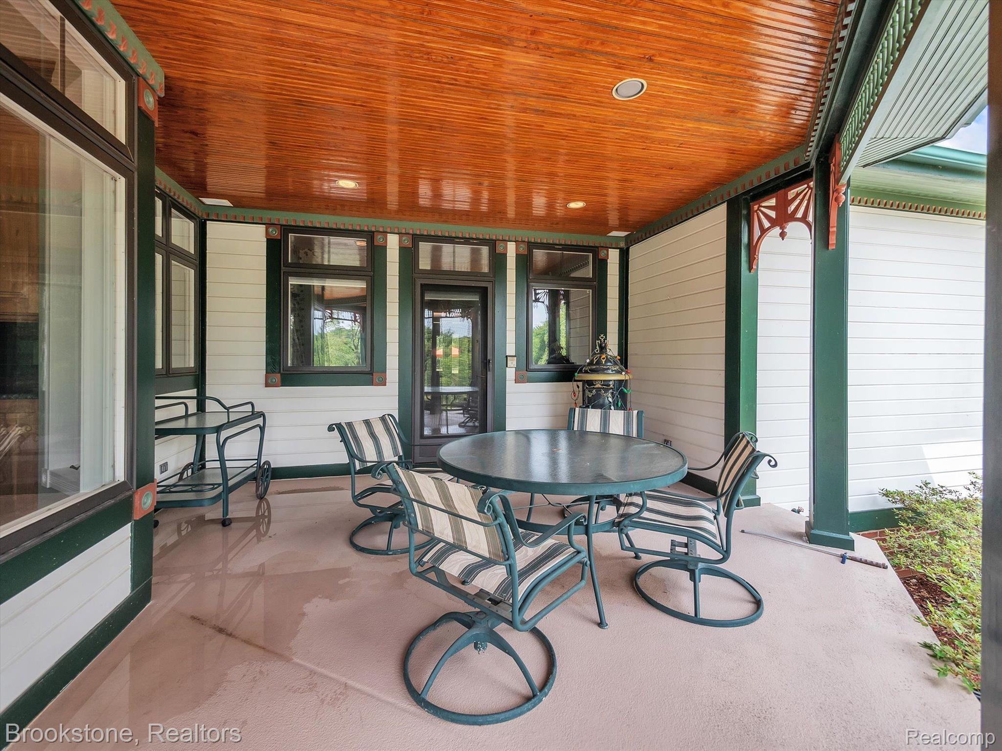 2948 MORROW Lane