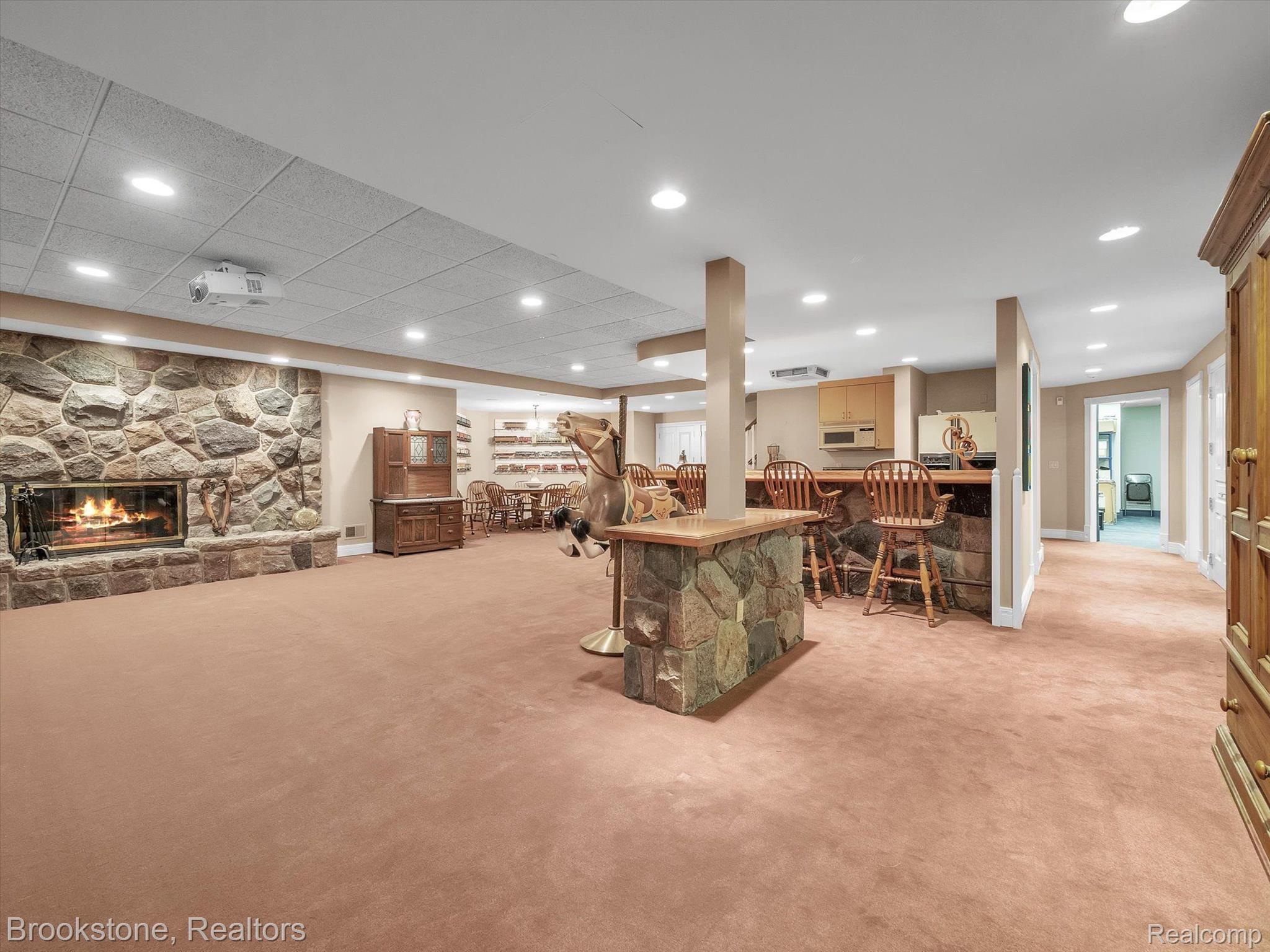 2948 MORROW Lane