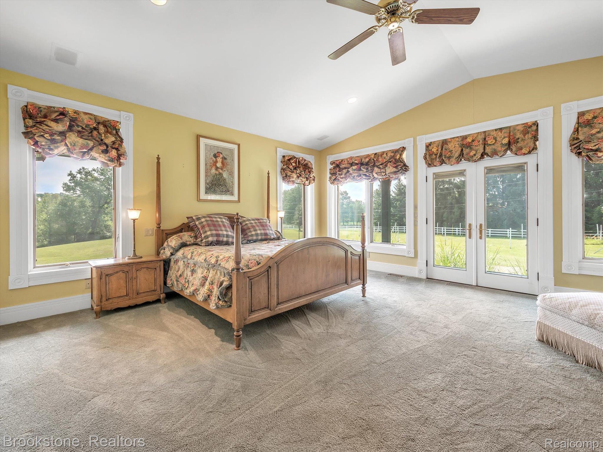 2948 MORROW Lane