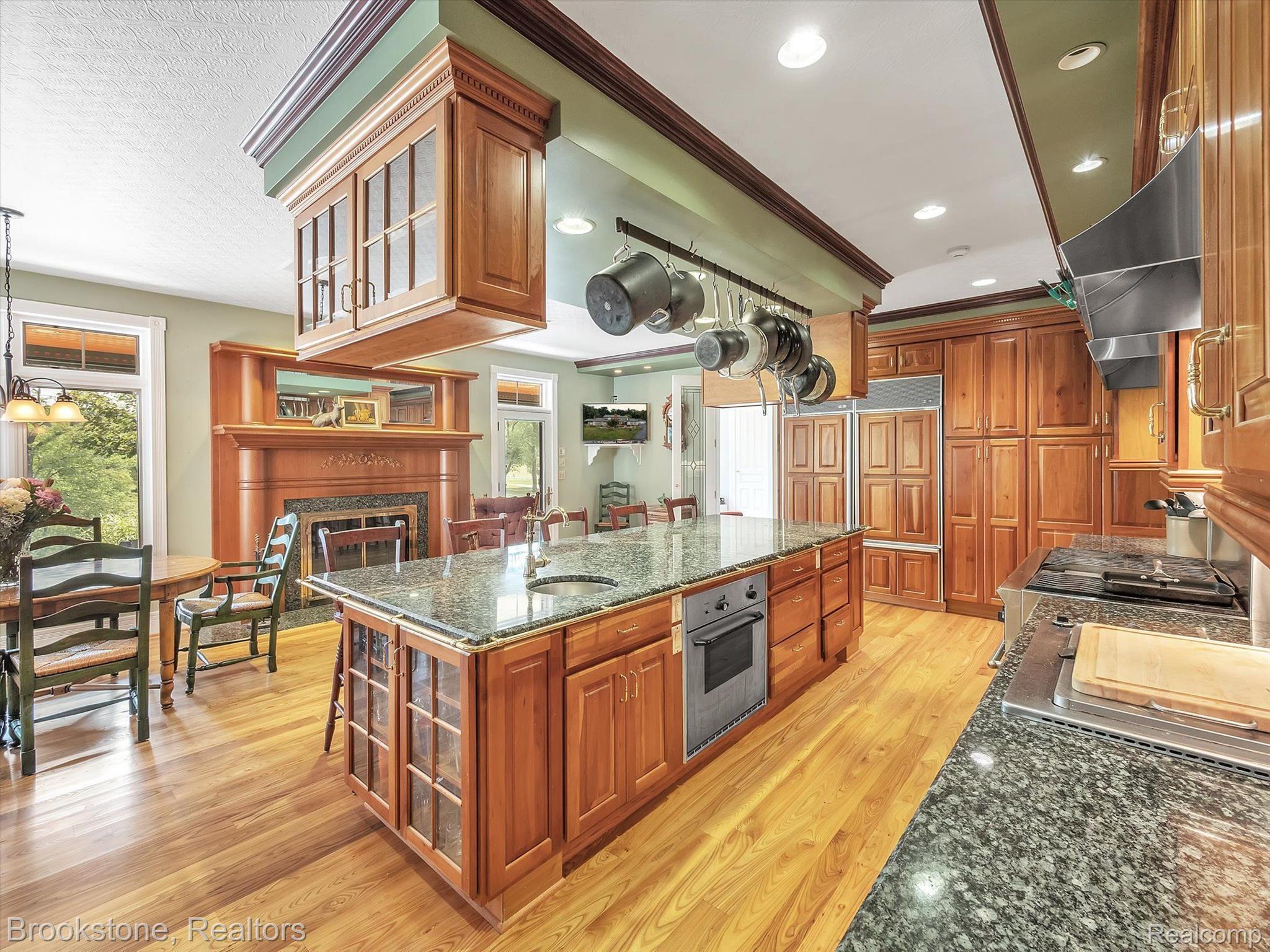 2948 MORROW Lane
