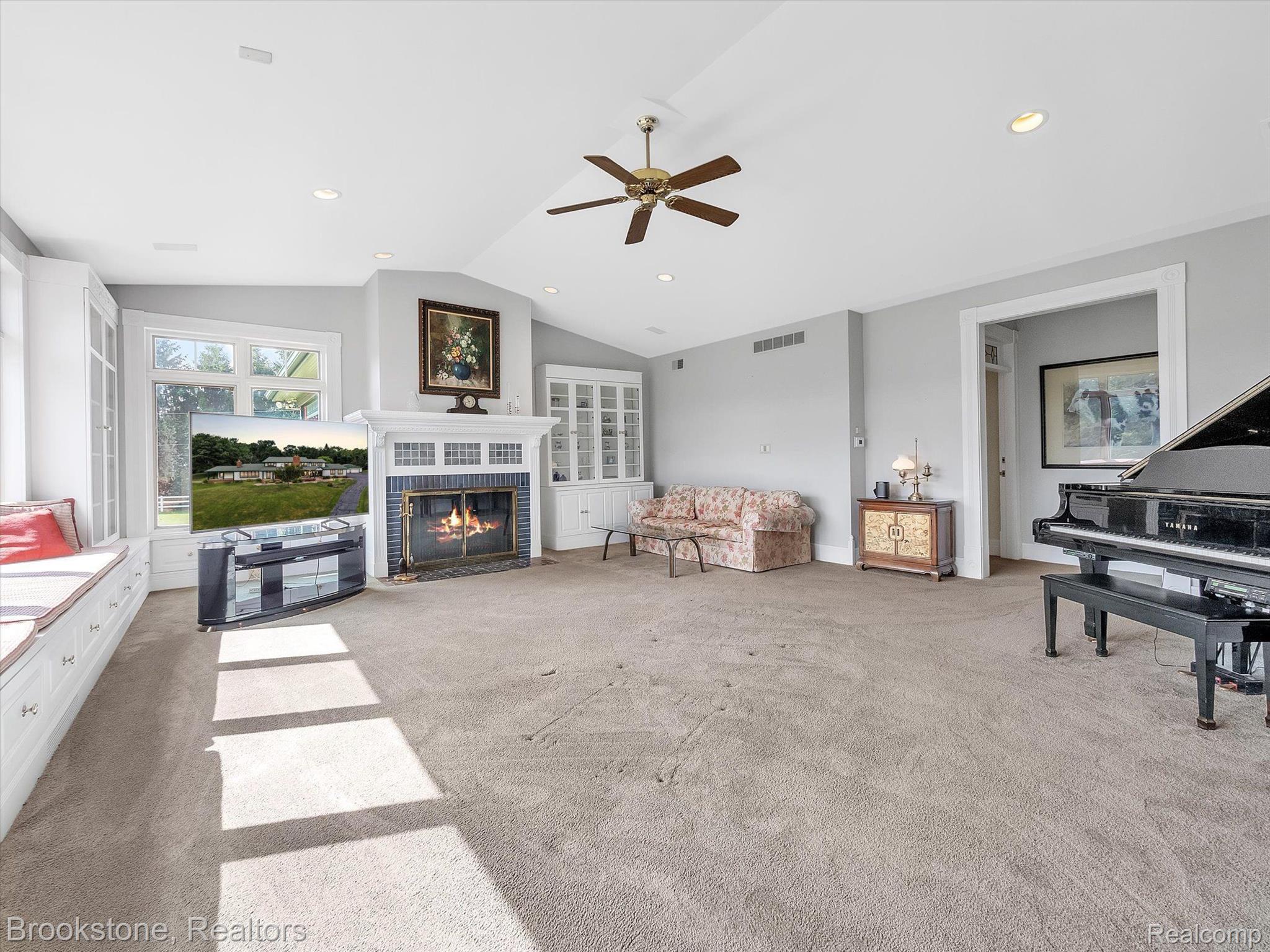 2948 MORROW Lane