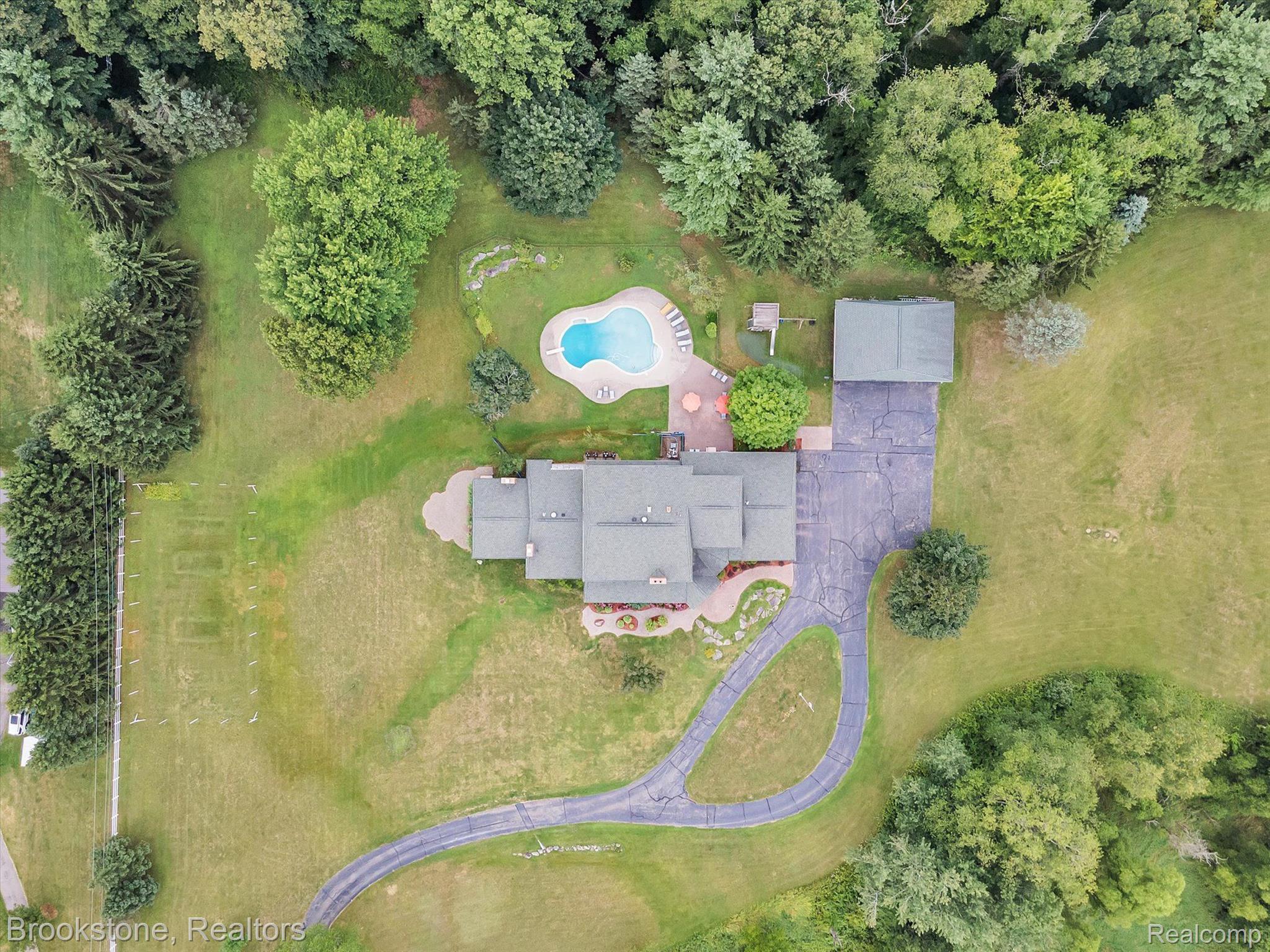 2948 MORROW Lane