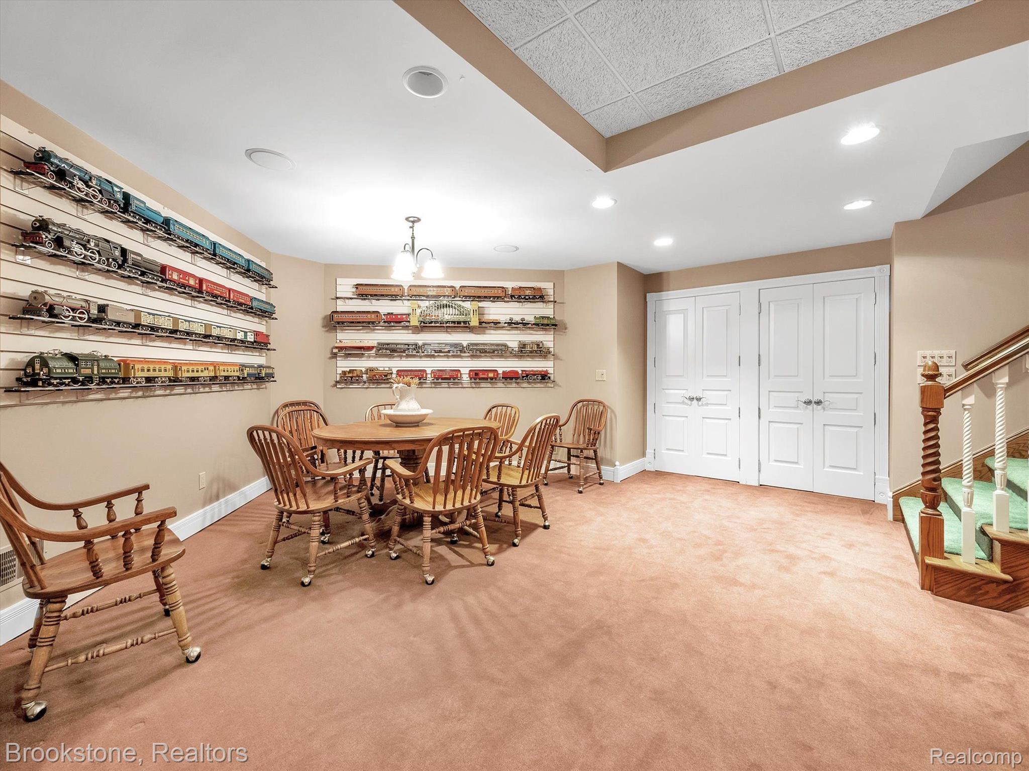 2948 MORROW Lane