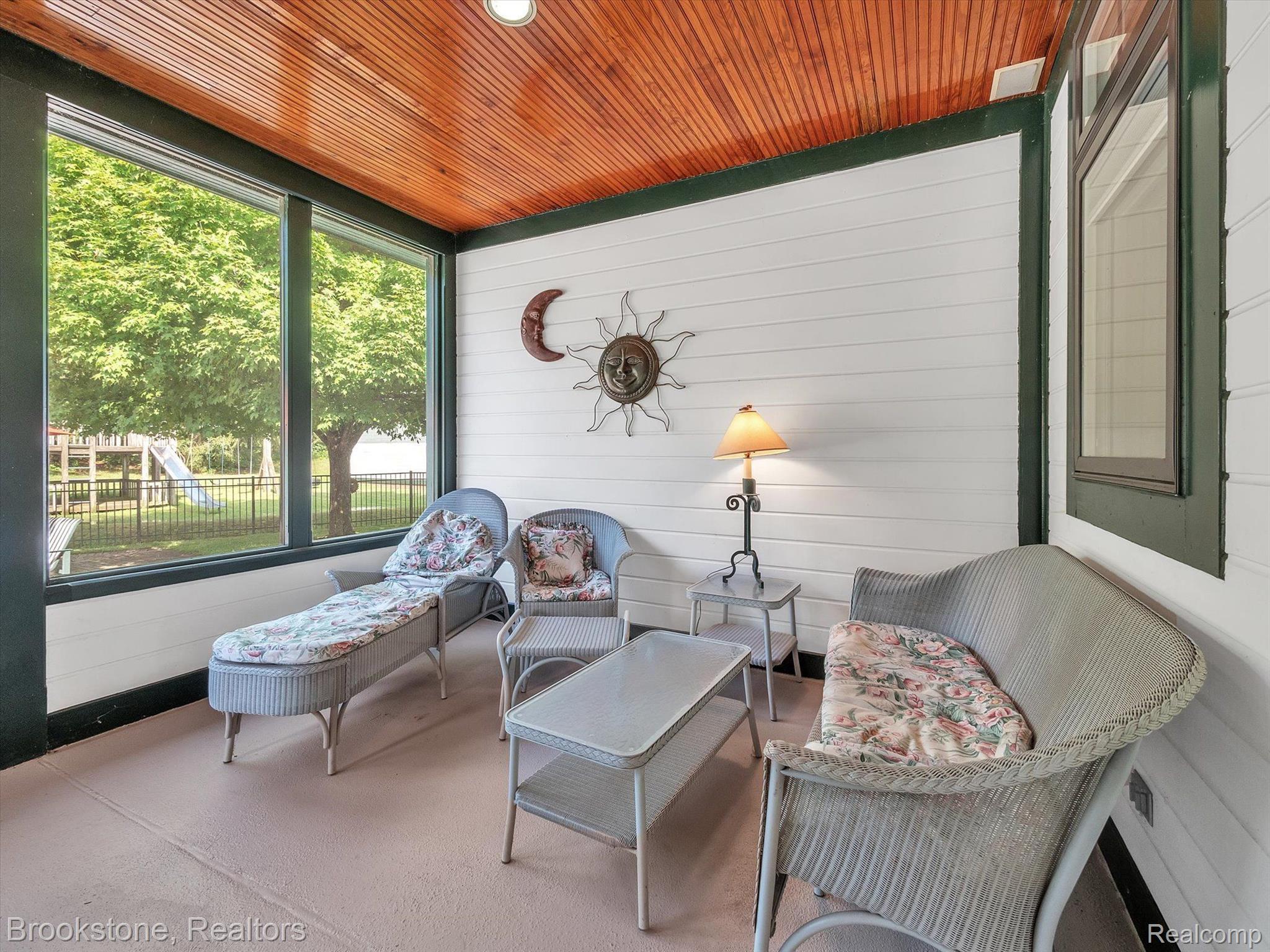 2948 MORROW Lane