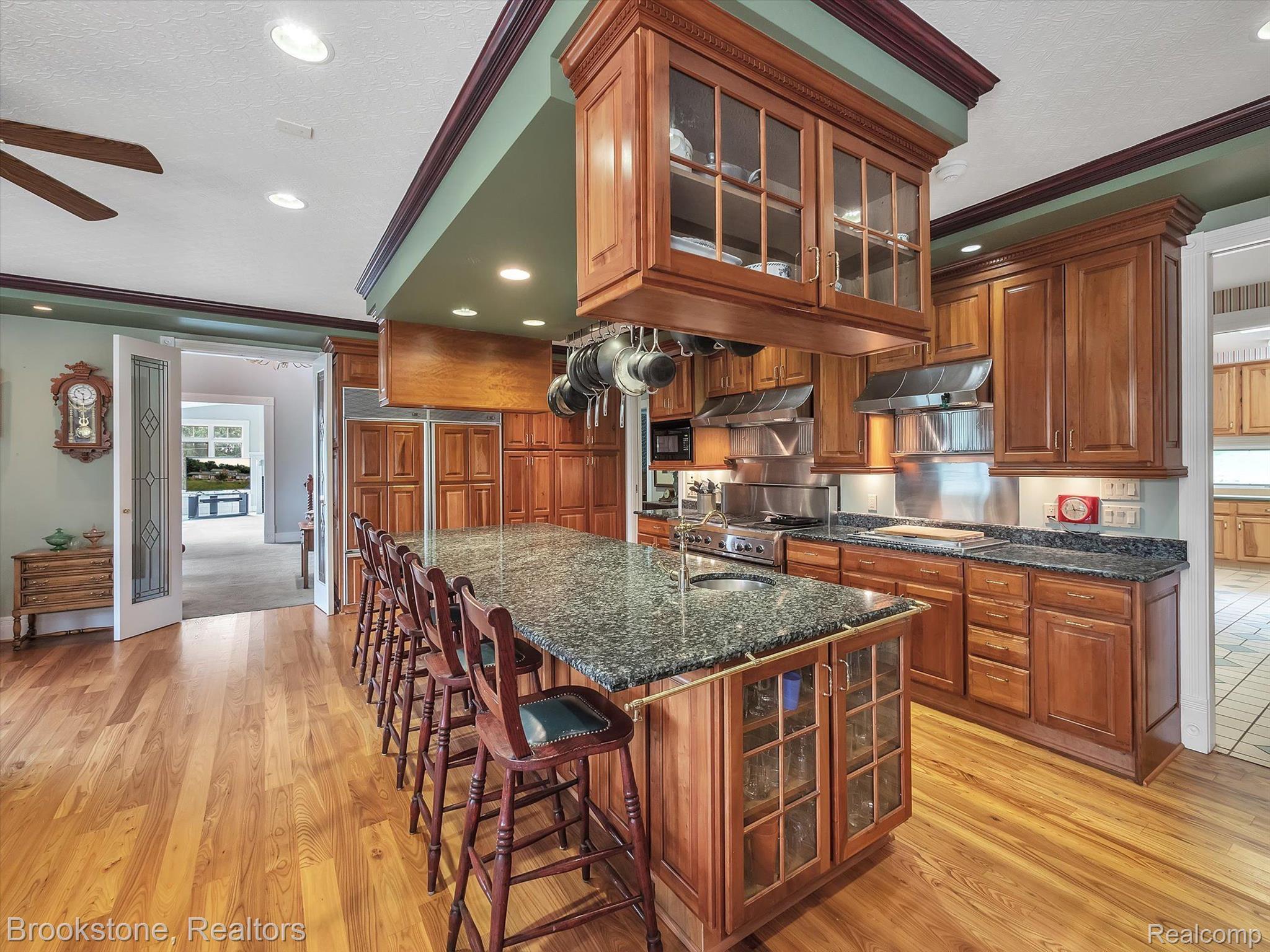 2948 MORROW Lane