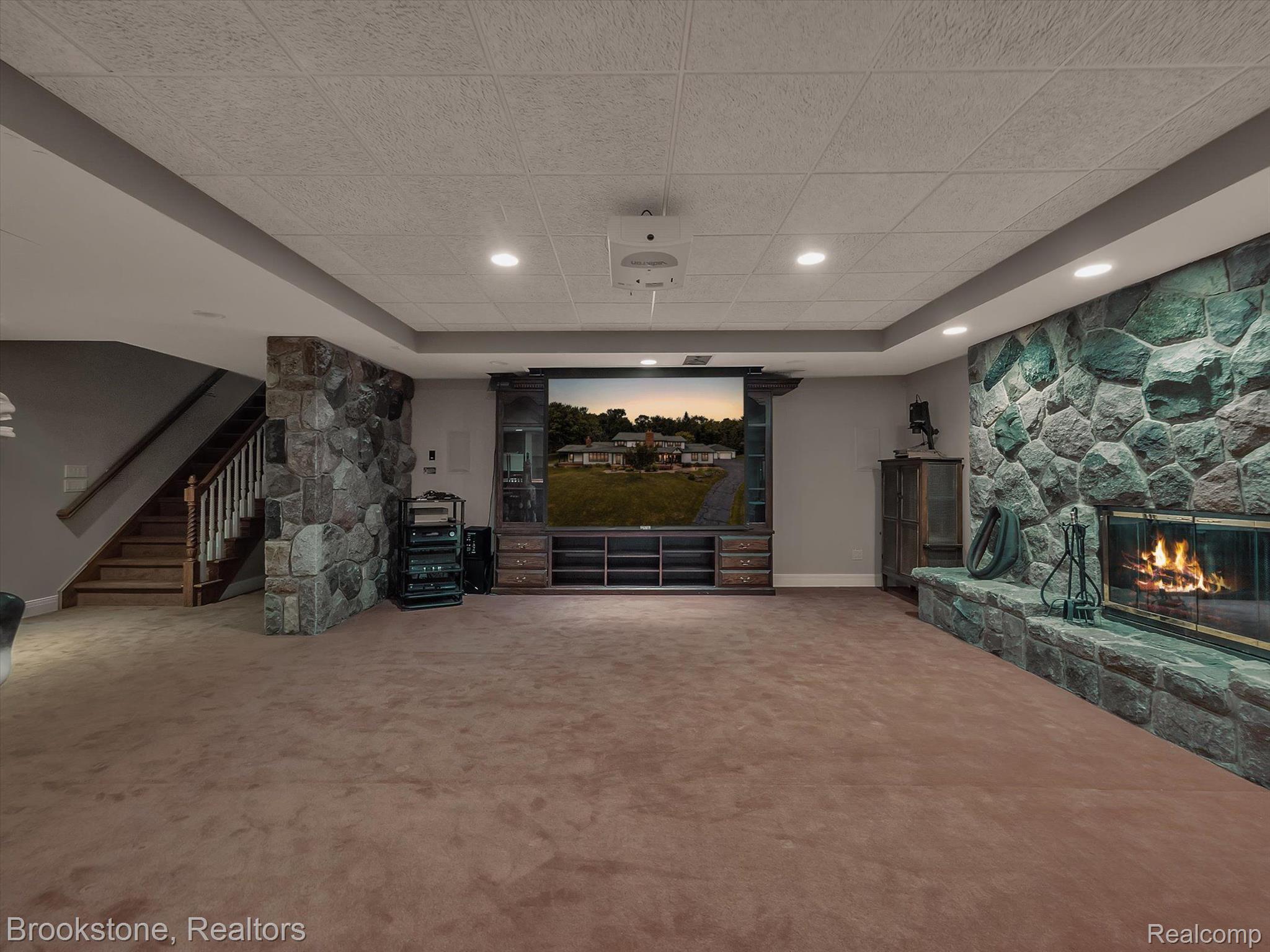 2948 MORROW Lane
