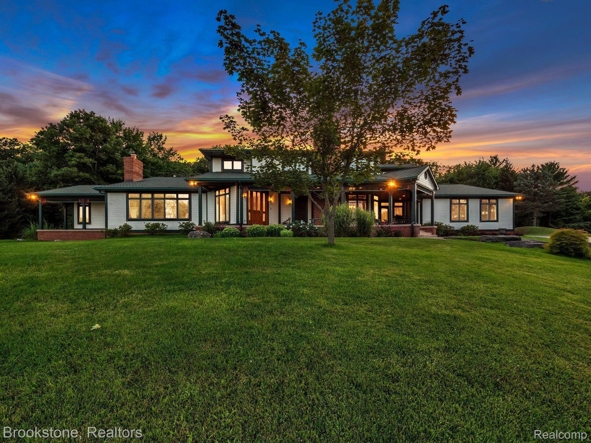 2948 MORROW Lane