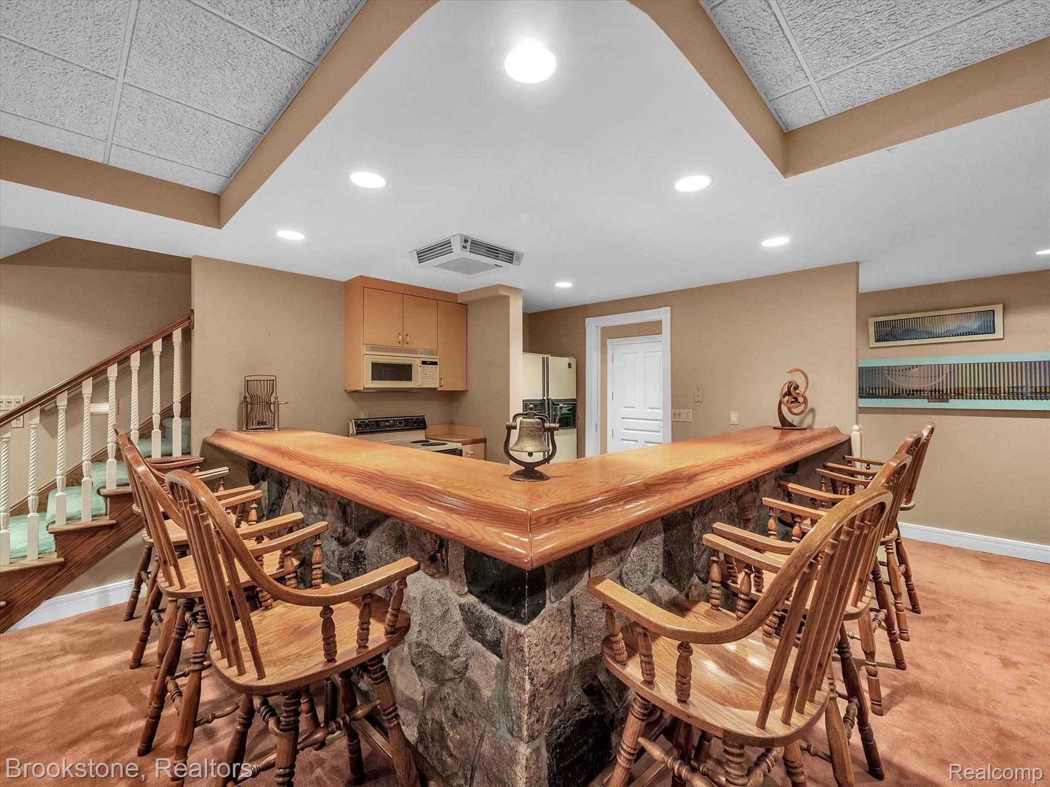 2948 MORROW Lane