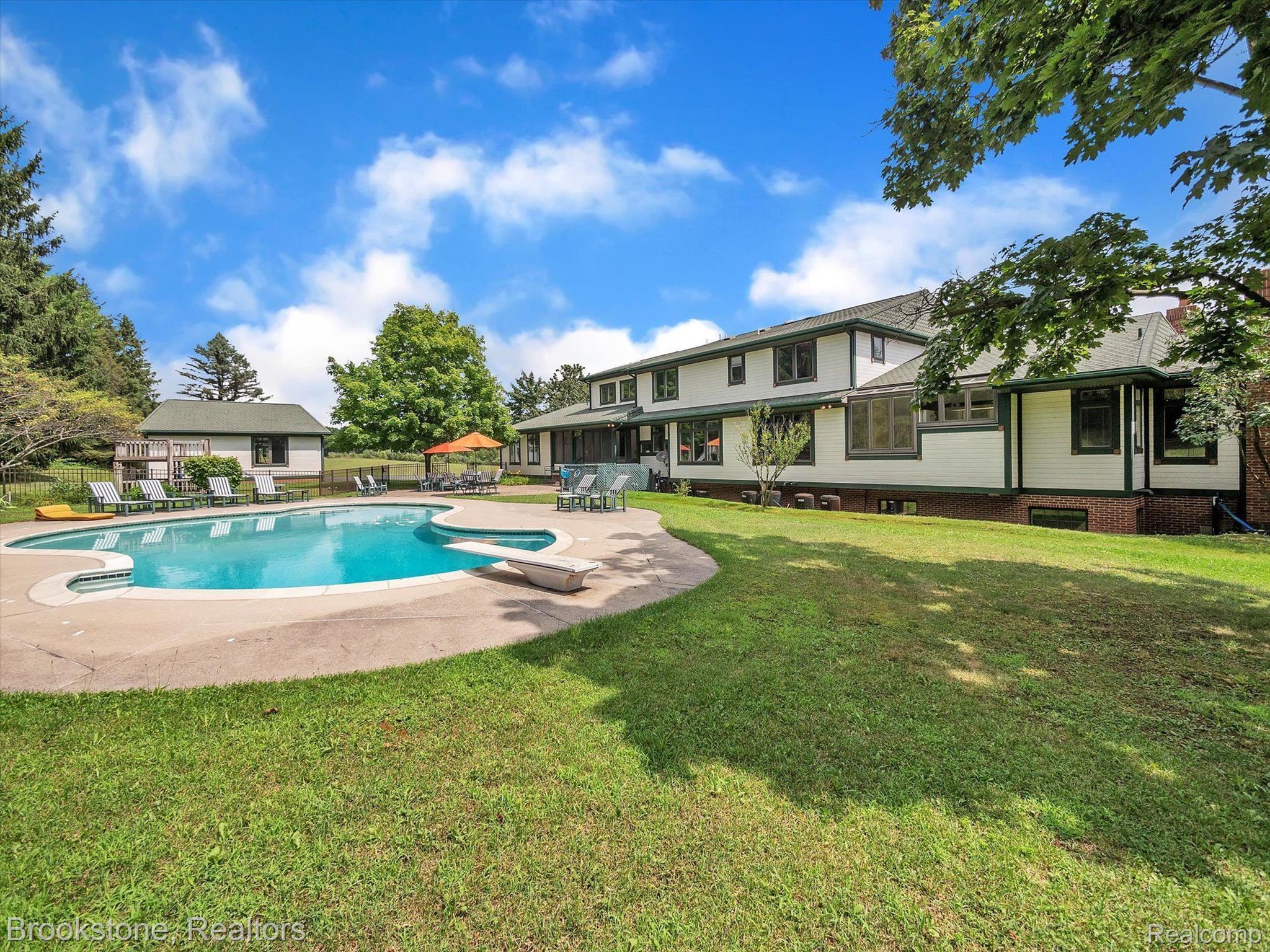 2948 MORROW Lane