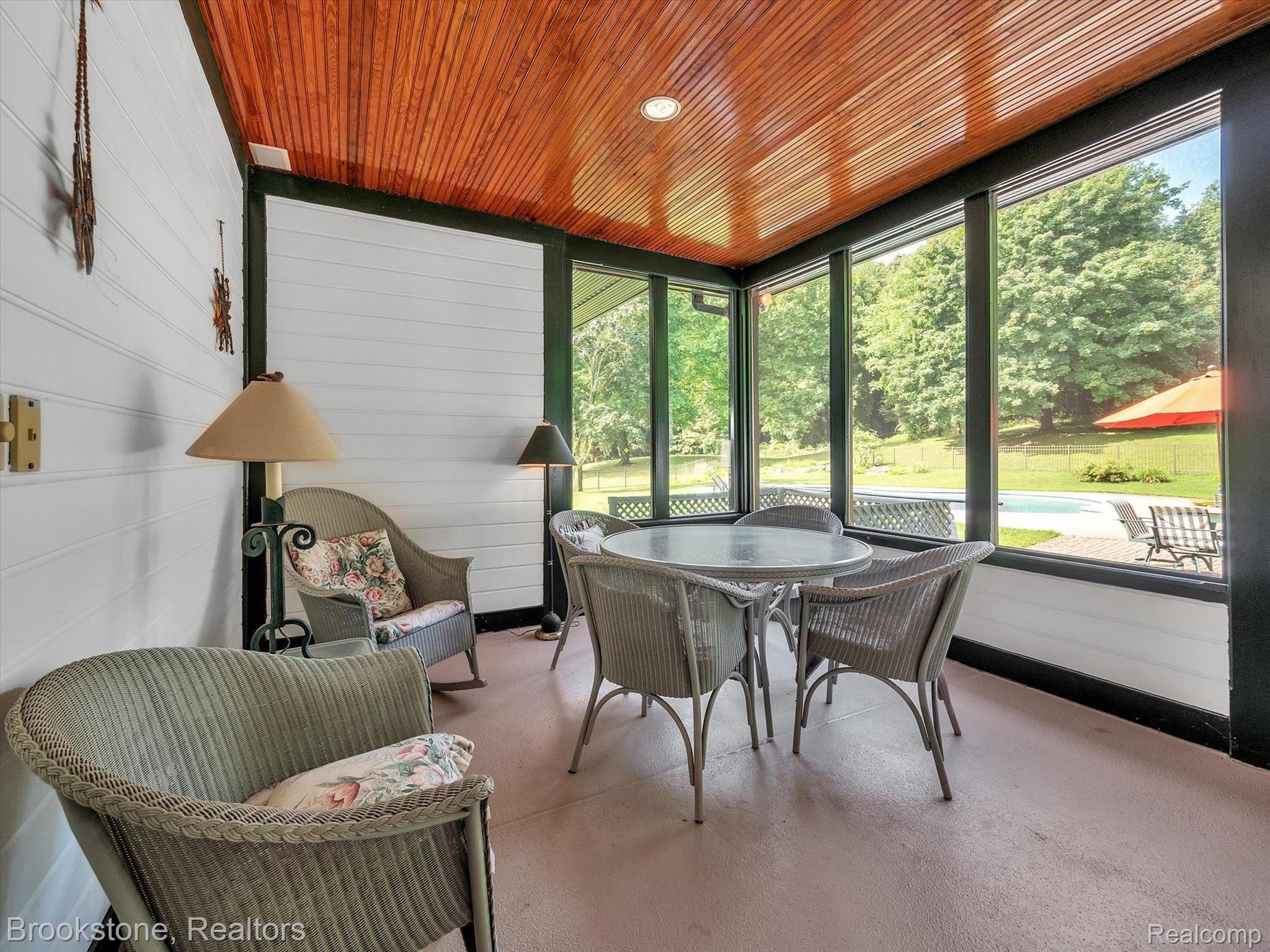 2948 MORROW Lane